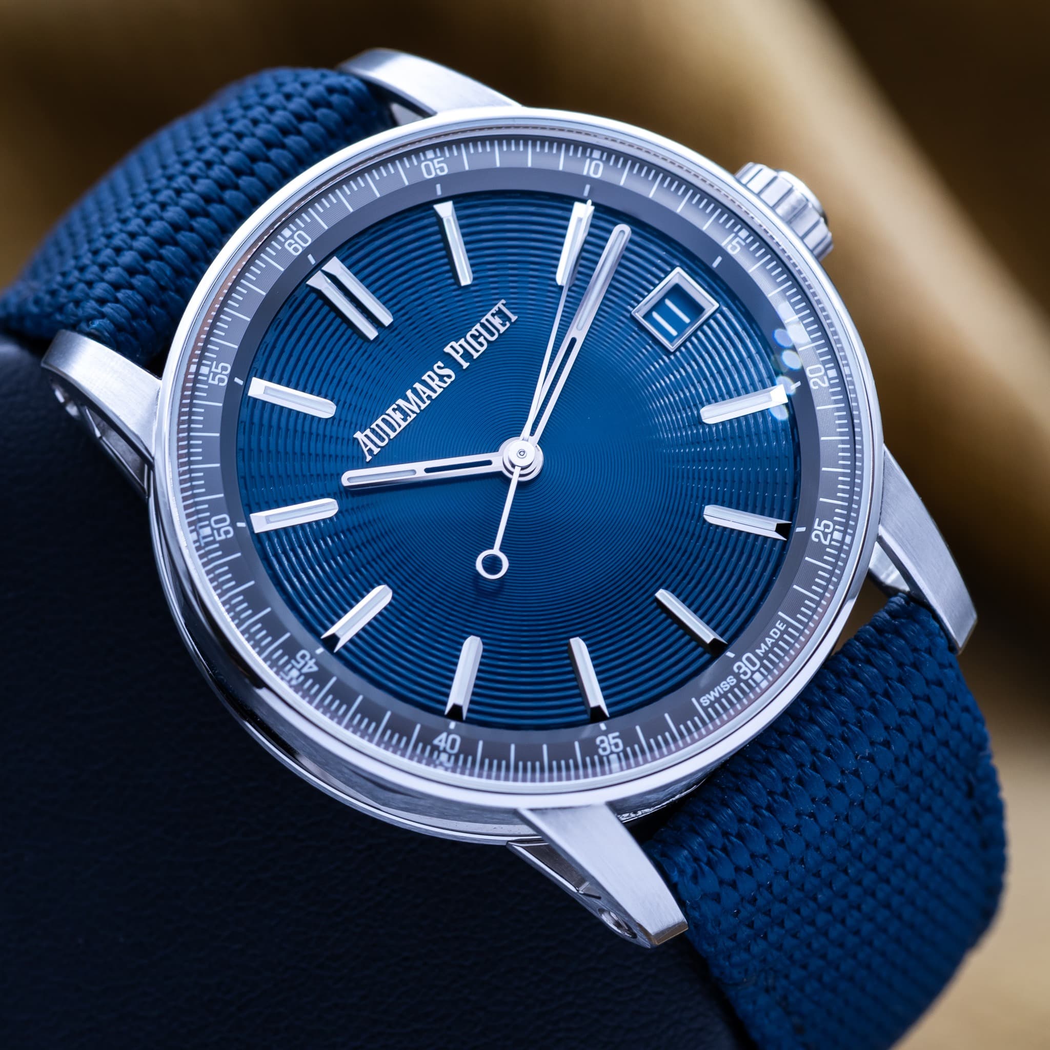 May be an image of wrist watch and text that says '05 60 DU SHI יויייןיייןי 55 E PIGUET AUDEMARS 50 9 an MADE SWISS 40 85 肉そeか'