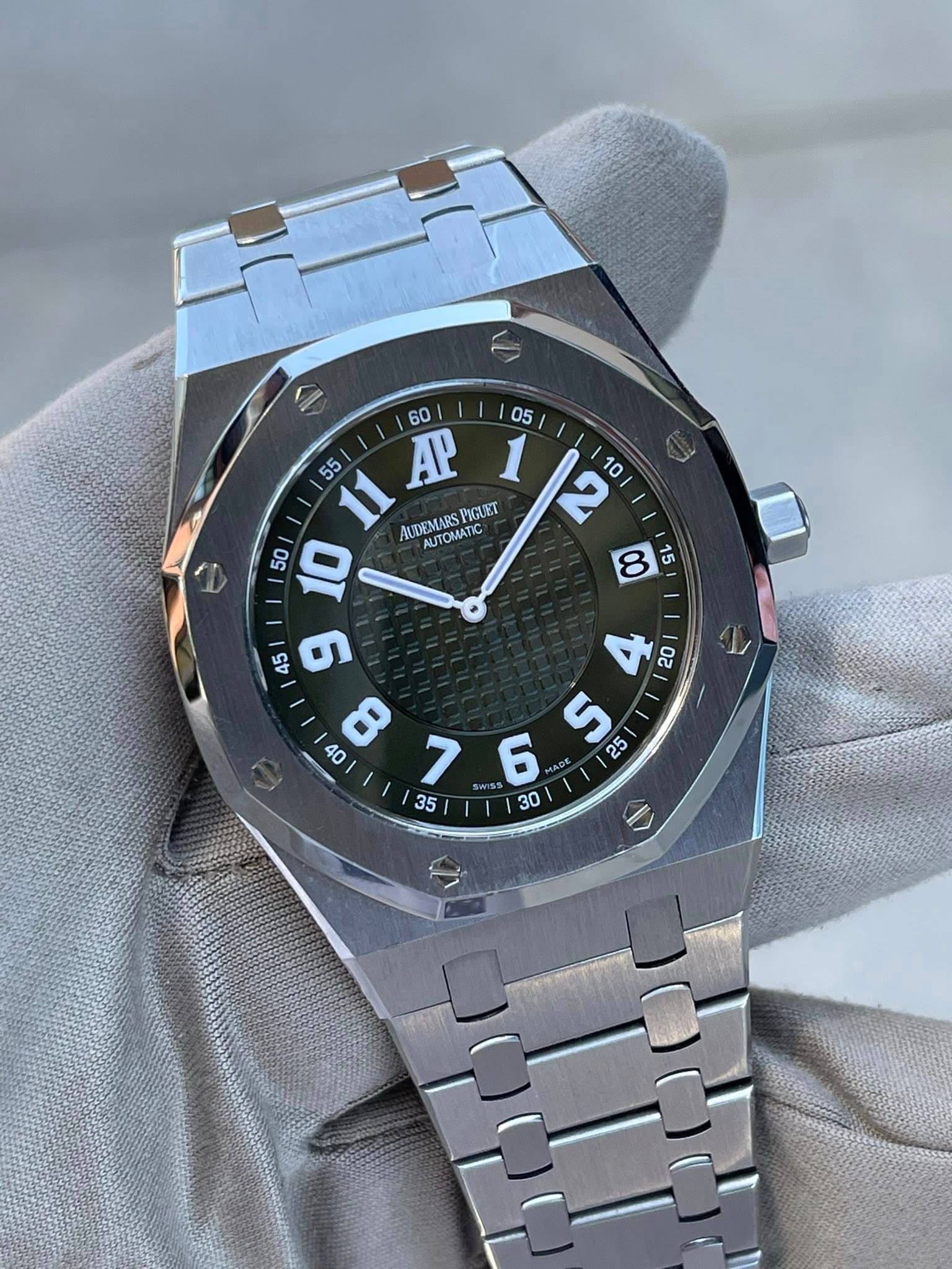 May be an image of digital watch and text that says ' AUDEMARS ATI PIGUET 1|2 2 10 AP 1 50 50 OI S 25 7 SWISS '