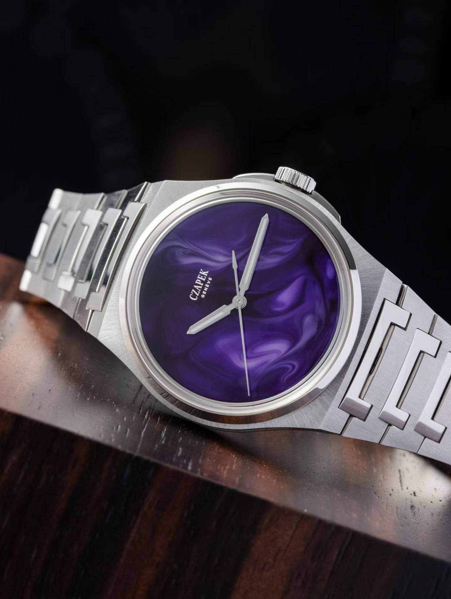 May be an image of digital watch and text that says 'CZAPEK SENSV GSNETE'