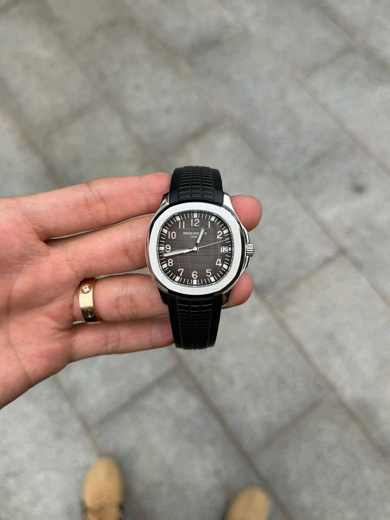 May be an image of digital watch and text that says '1 1 12 I 10 0 PENF tY PE 2 2 OT S'