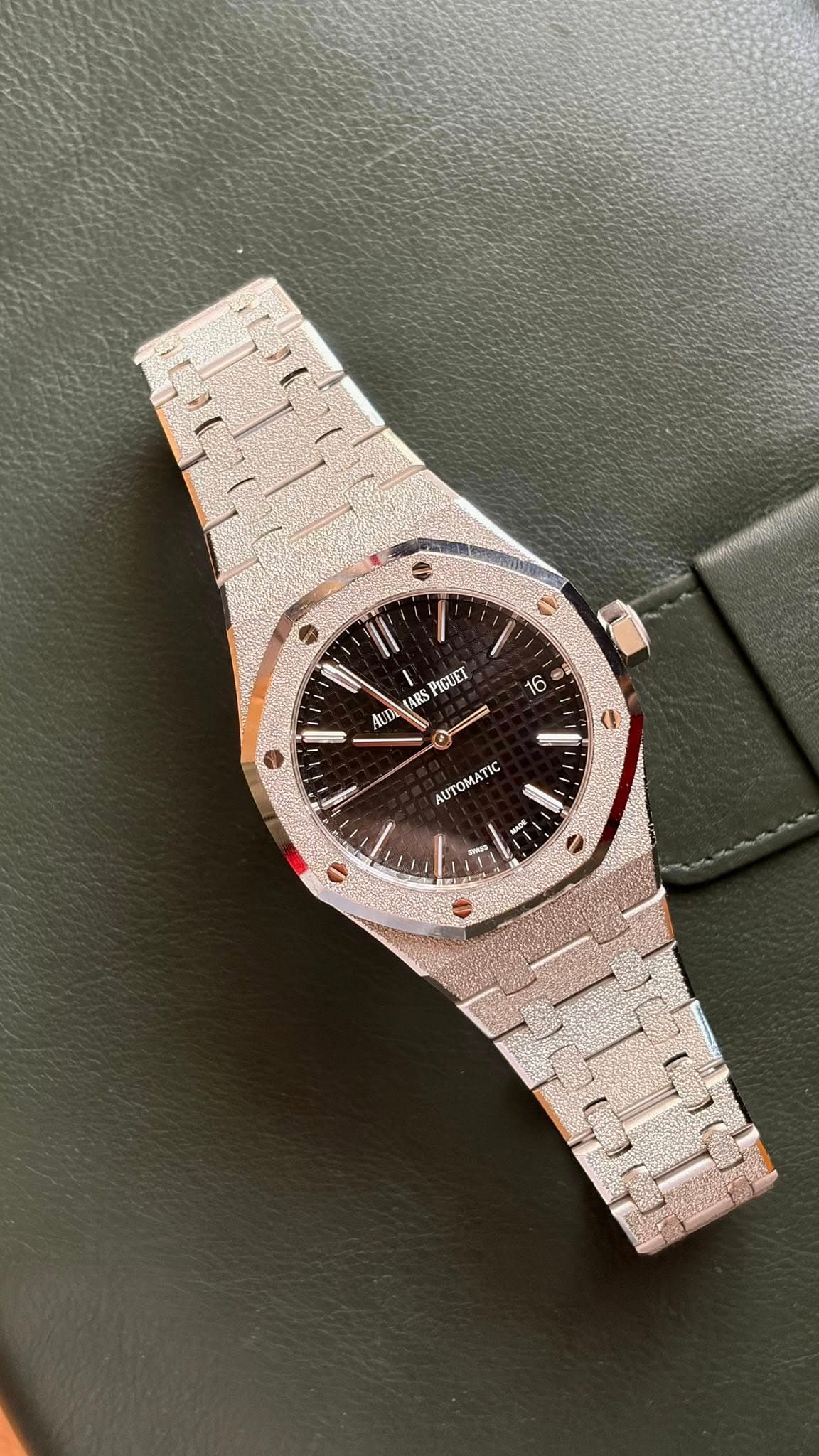 May be an image of wrist watch and text that says 'PIGUET ARS UD 16 M 螜 TIC T'