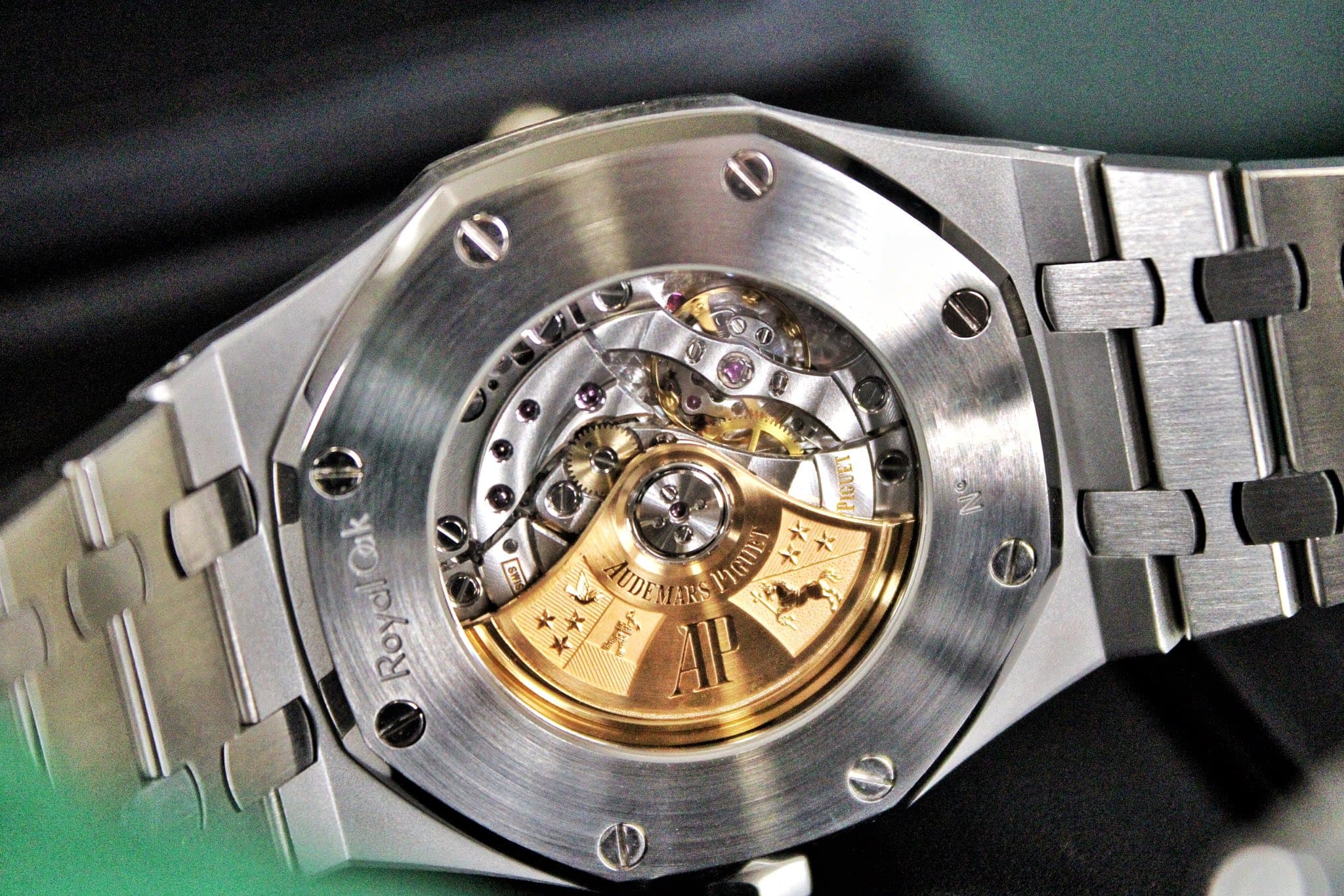 May be an image of wrist watch and text that says 'E עבתגר RoyalCk Cak Roy N O AUDEMARS AUDE ARS 'ኅርበ M ጎች! AI'