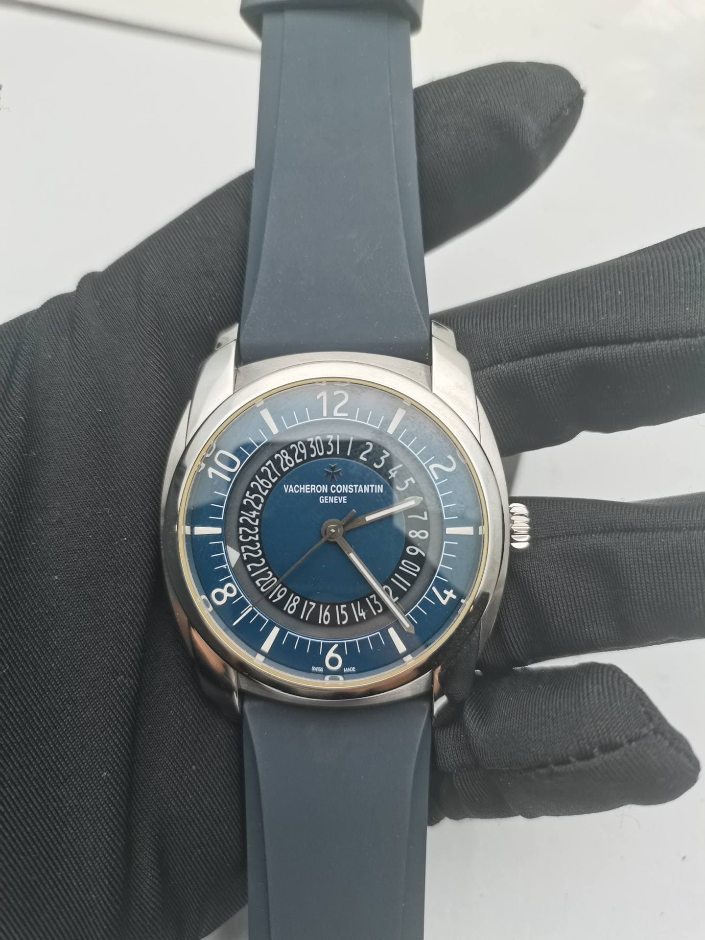 May be an image of wrist watch and text that says '1w12, oeo L10 10 VACHERON CONSTANTIN 2 GENEVE 8 11811 ul 8L1 8 6 W を س // 0I 7 * SMDD'