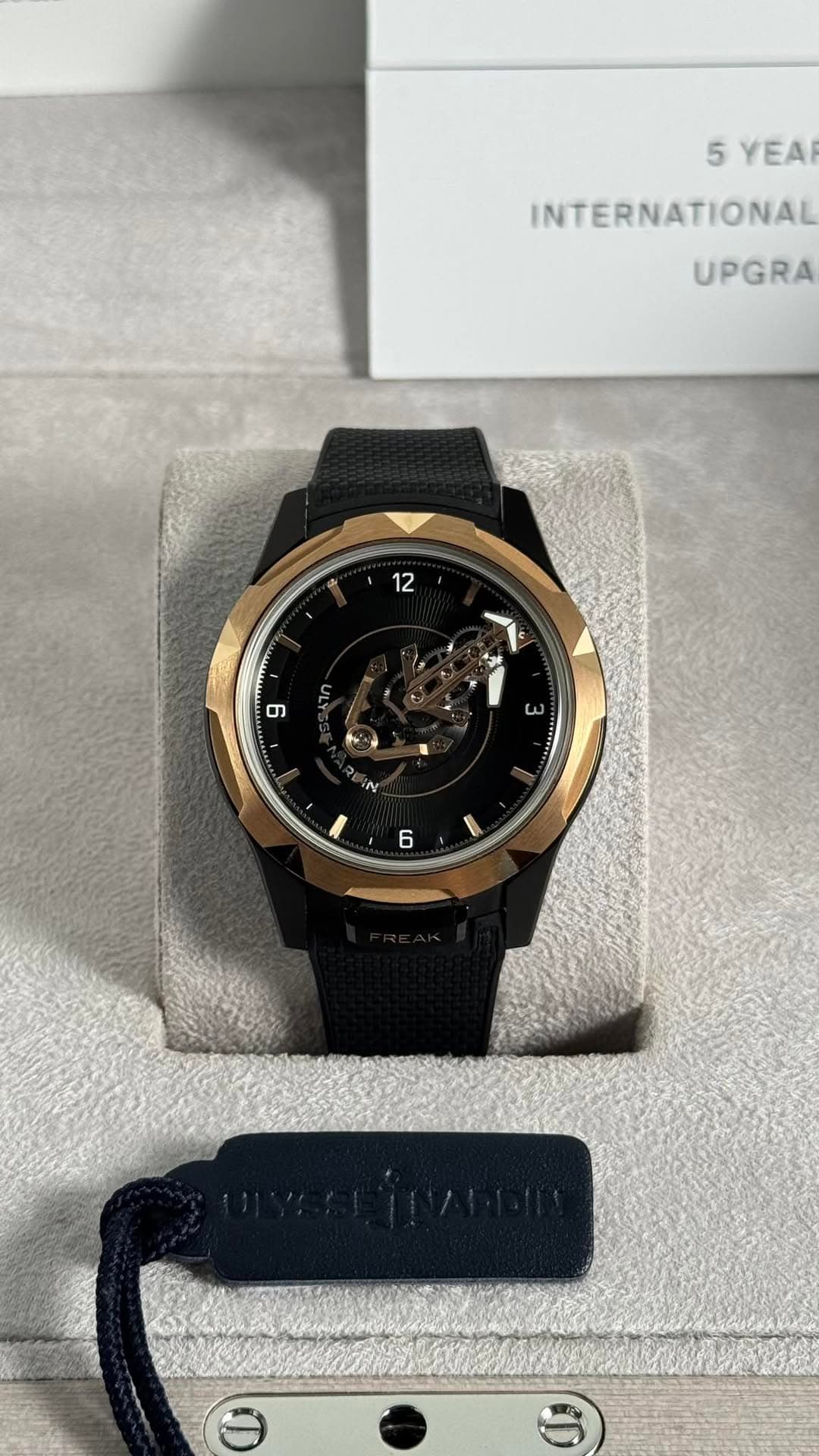 May be an image of digital watch and text that says '5 YEA INTERNATIONAL UPGRA 12 I တ سى IN rong I 6'