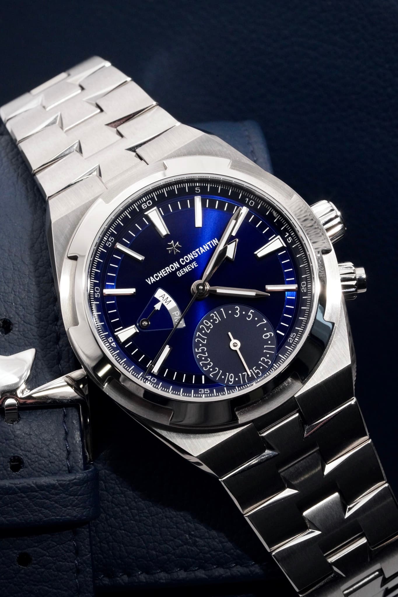 May be an image of wrist watch and text that says '60 10 5 サ CONSTANTIN VACHERON GENEVE AM 05 IAD اسات Θ' 3・ SD 6 25 40 N 19. 9 35'