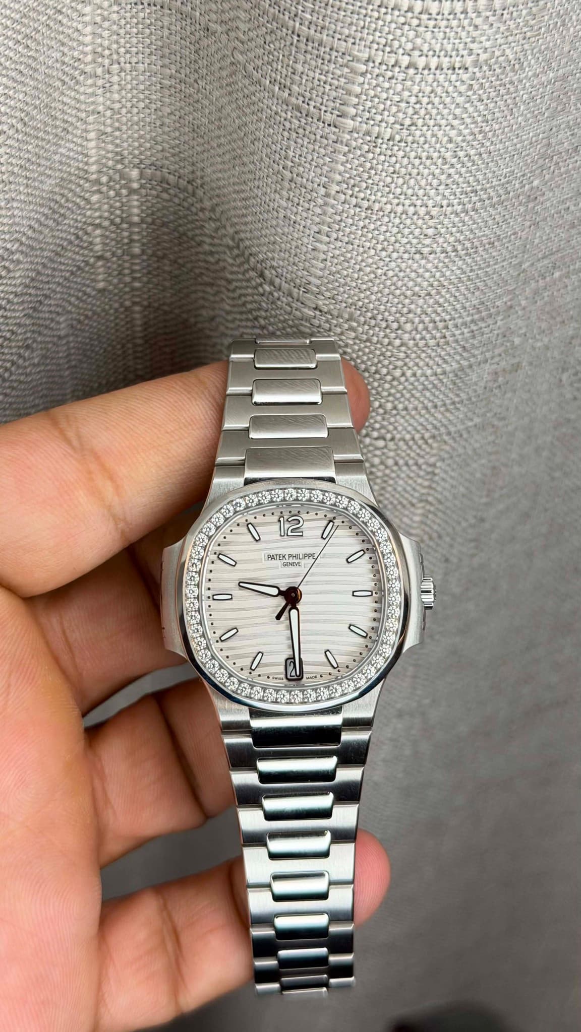 May be an image of wrist watch and text that says 'ب 12 0 PATEK.PHLIPPE LIPP PATEK.P TEKPHLP PHLPP SINDE NDAT 0 0 0 O - ጠዝ O ٥'