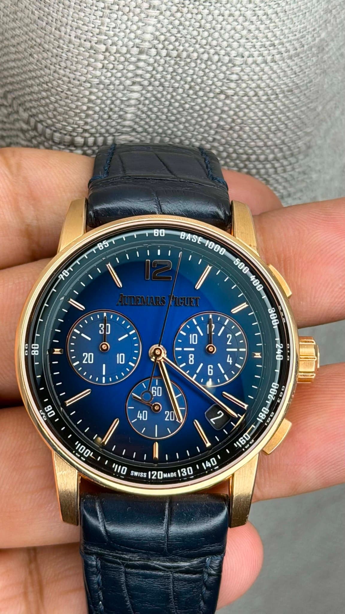 May be an image of wrist watch and text that says '60 65 70 ALDEMARS UDEMARS/IGUET AIGUET รจัยขงอ BASE1000 BASE ㅒ 香 240 D0 80 30 O ® rera 190 1600 100L ዛ10 SWISS 20MAD 130 140'