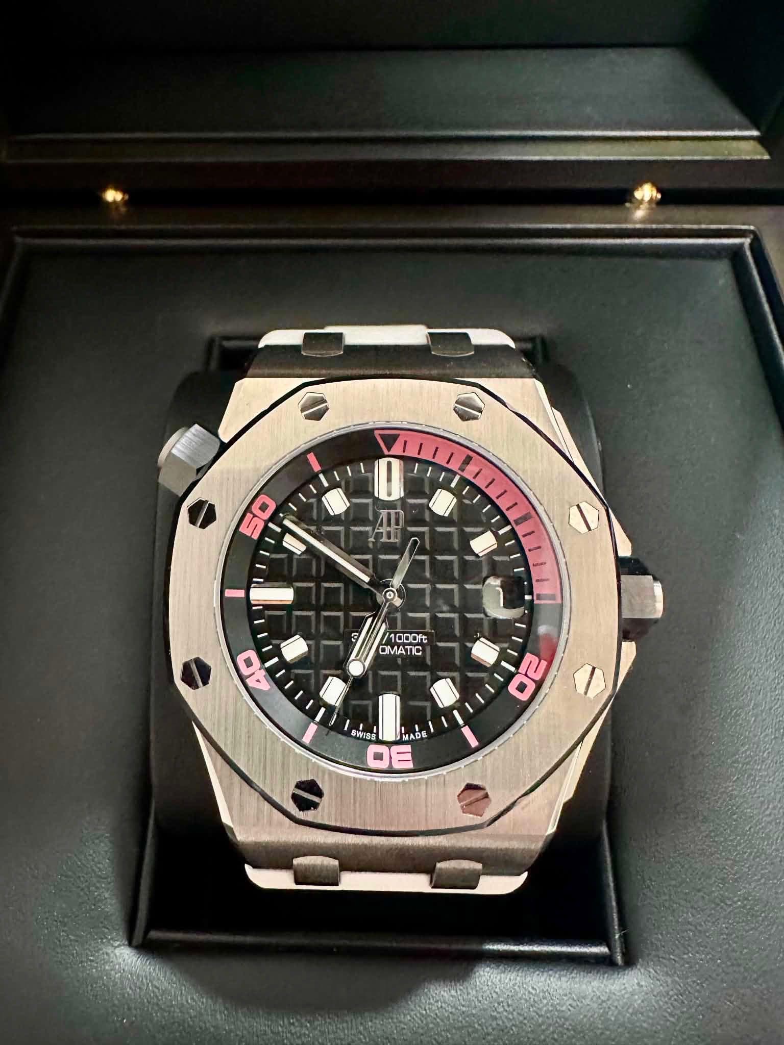 May be an image of wrist watch and text that says '50 1000ft OMATIC 40 20 SWISS DE m MADE 9 T'