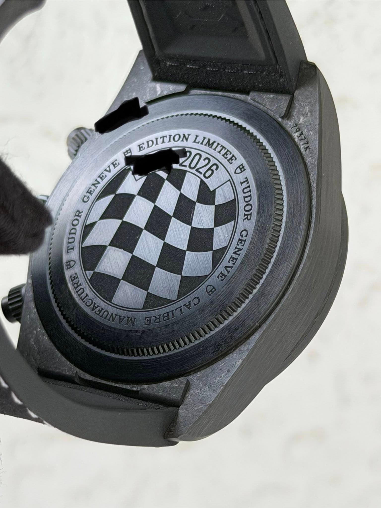 May be an image of digital watch and text that says 'EDITION LIMITEE 円 GENEVE 2026 巴 TUDOR TUDOR 円 GENEVE ICTURE'