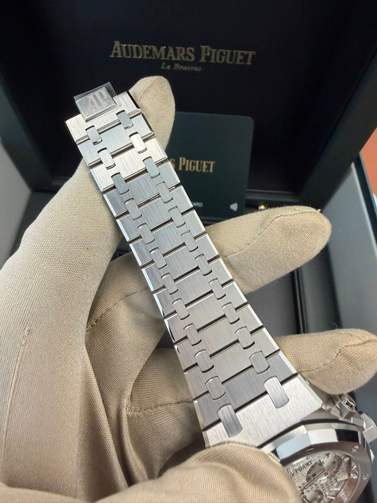 May be an image of wrist watch and text that says 'PIGUET PRANT'