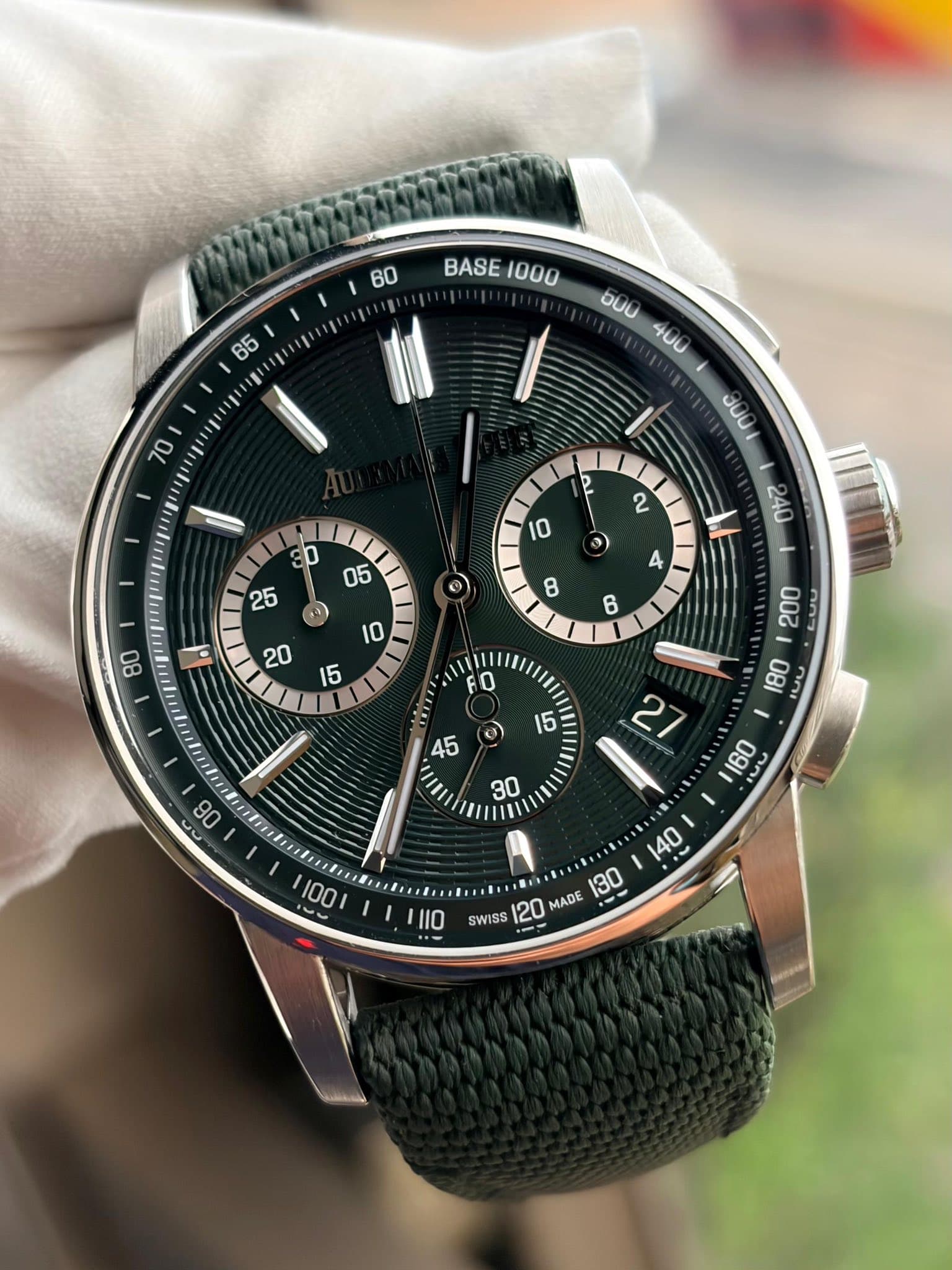 May be an image of wrist watch and text that says '60 BASE 1000 65 ฉบน 40U 70 JUU 2 b o © A 8 80 l. Tl FO 200 Uu 180 Ia ته 30 160 UU SWISS 20 MADE 130 RATAYE'