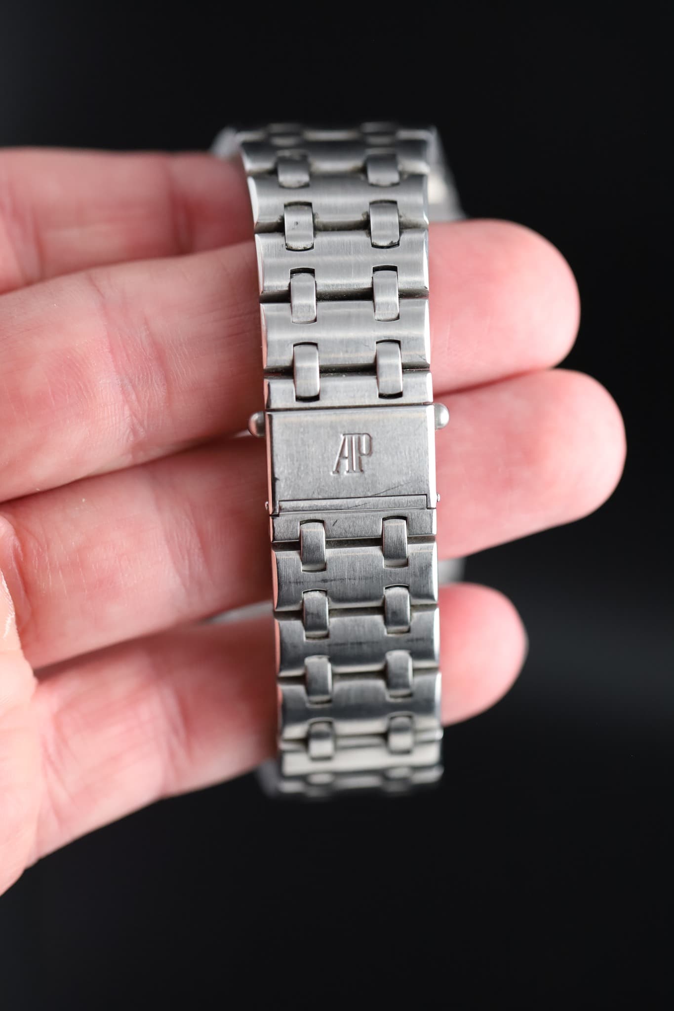 May be an image of wrist watch and text that says '8 AP'