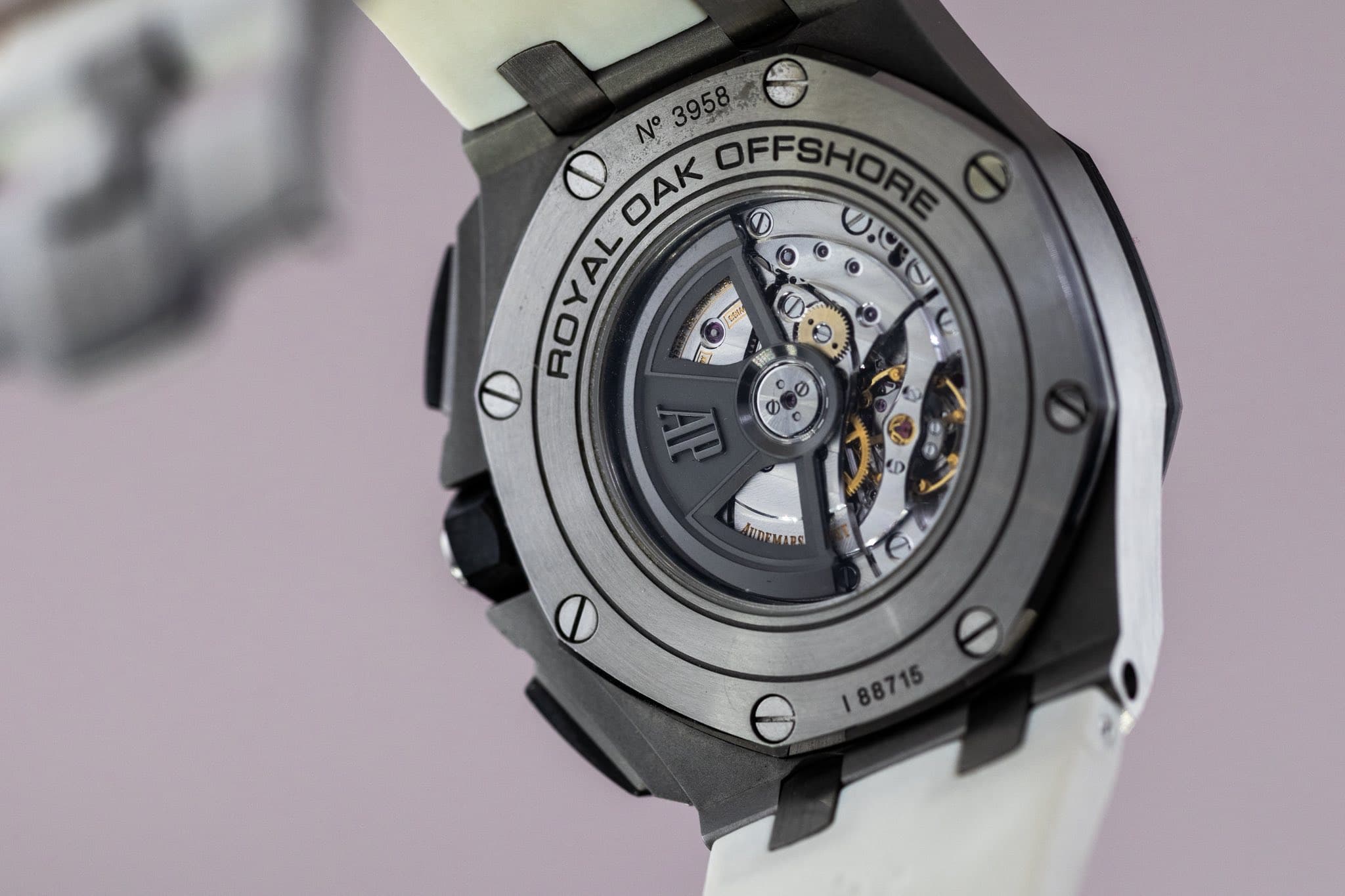 May be an image of digital watch and text that says 'N° O ΘΑΚ 3958 OFFSHORE OFFS ROYAL DYAL のでで 2 U A 9 AREMAPO C Θ 188715'