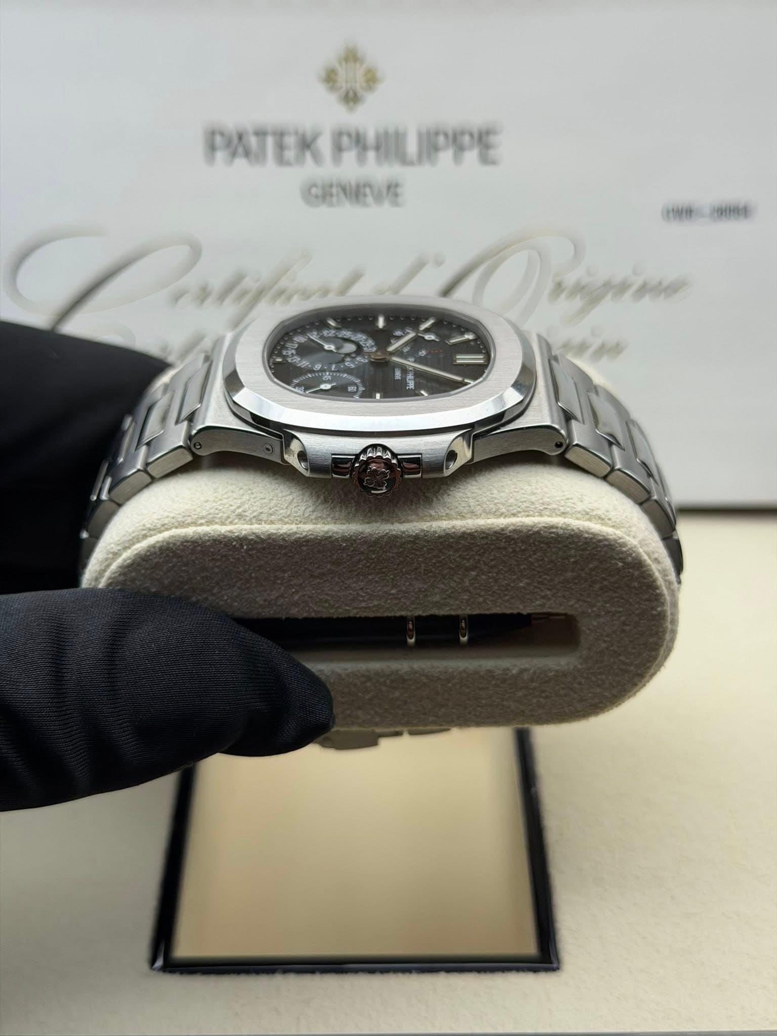May be an image of wrist watch and text that says 'PATEK PATEKPHILIPPE PHILIP CHNIEVE'