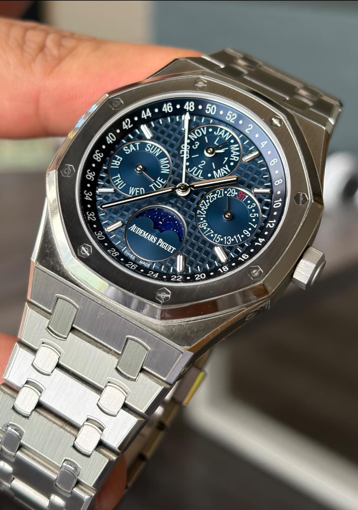 May be an image of wrist watch and text that says ' A ام NOV 38 FF SAT SUN મૂર 3 MAR 36 MON H WED TUE JUL ح MAY • AUDEMARS e 28 SWISS PIGUET 26 MADE 5O'