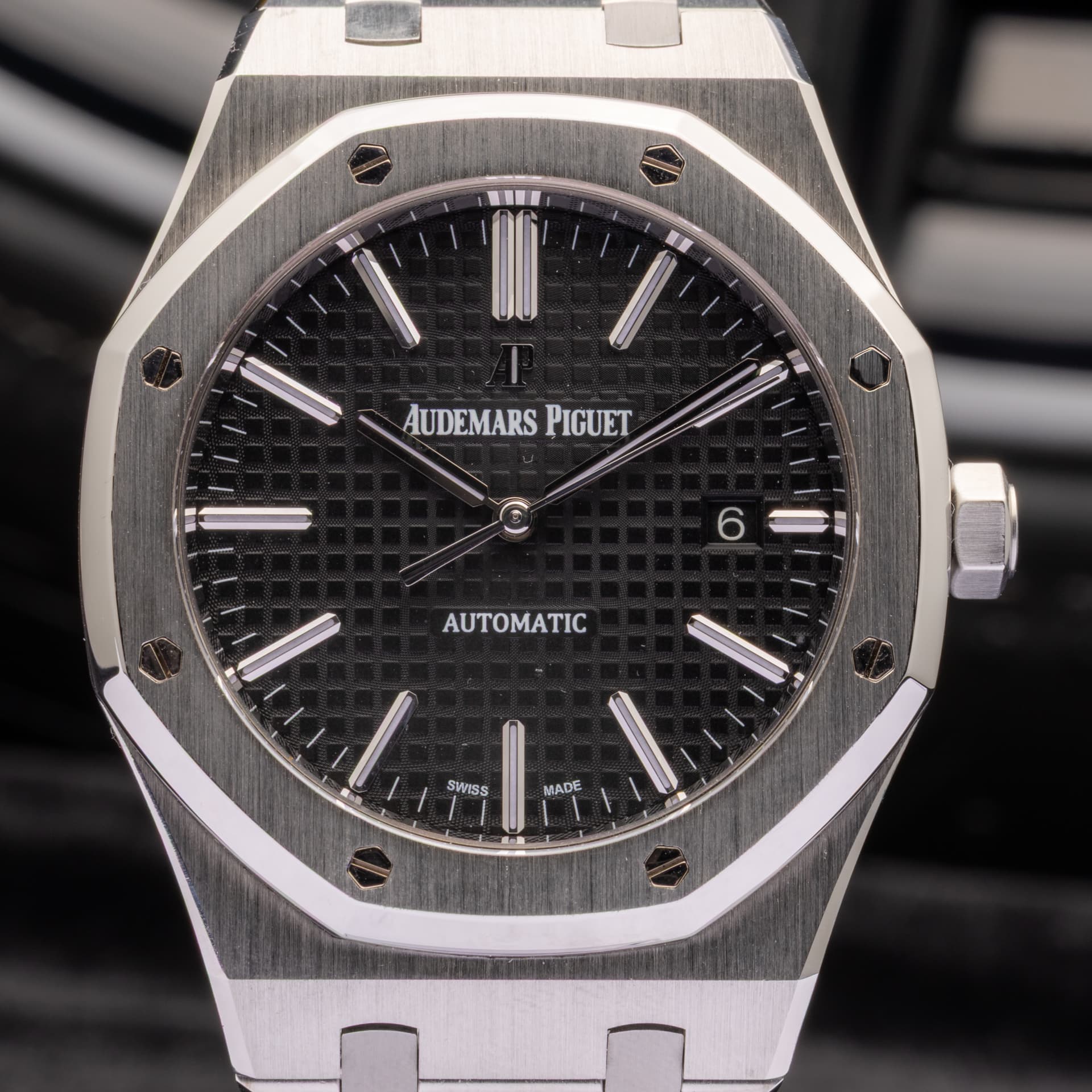 May be an image of wrist watch and text that says 'AI AUDEMARS PIGUET SWISS MADE'