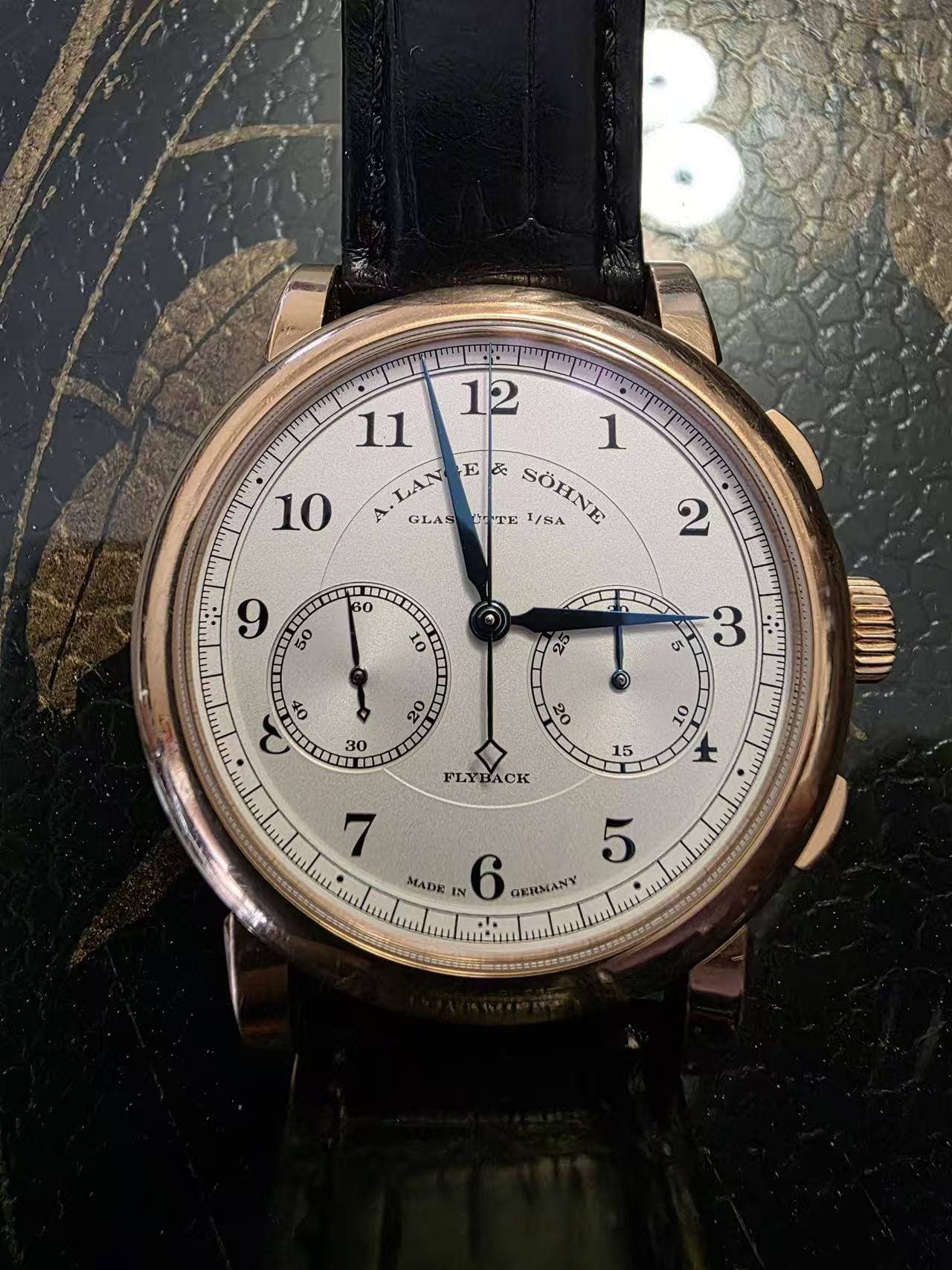 May be an image of wrist watch and text that says '12 11 1 LAN E 王次 で ኢ' GLAS TE SOHNE SOEND ١,/۸ ល ወኝ oF E FLY Oz H 7 5 MADE IN 6 GERMANY'