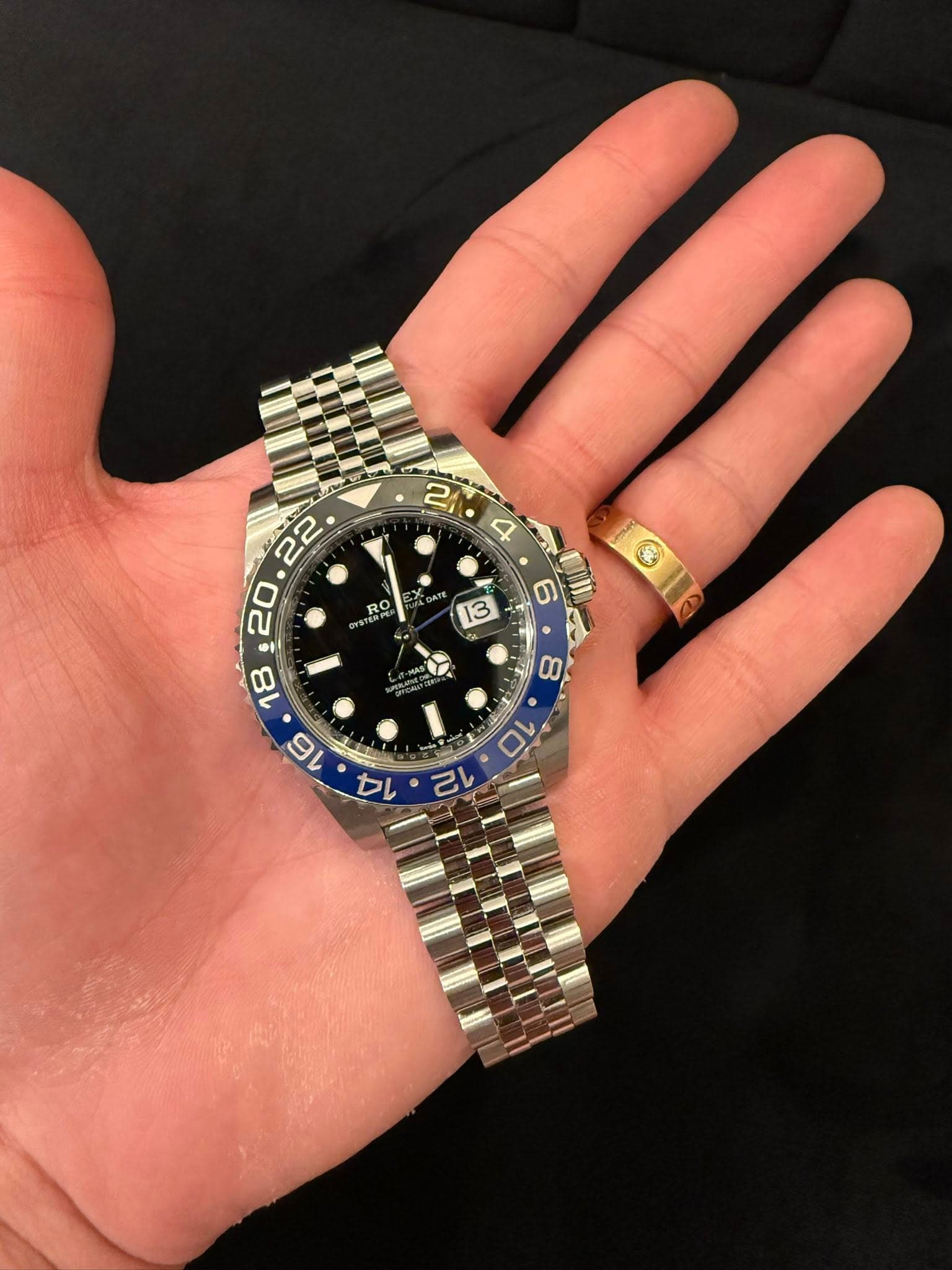 May be an image of wrist watch and text that says '2 4 RO RO '