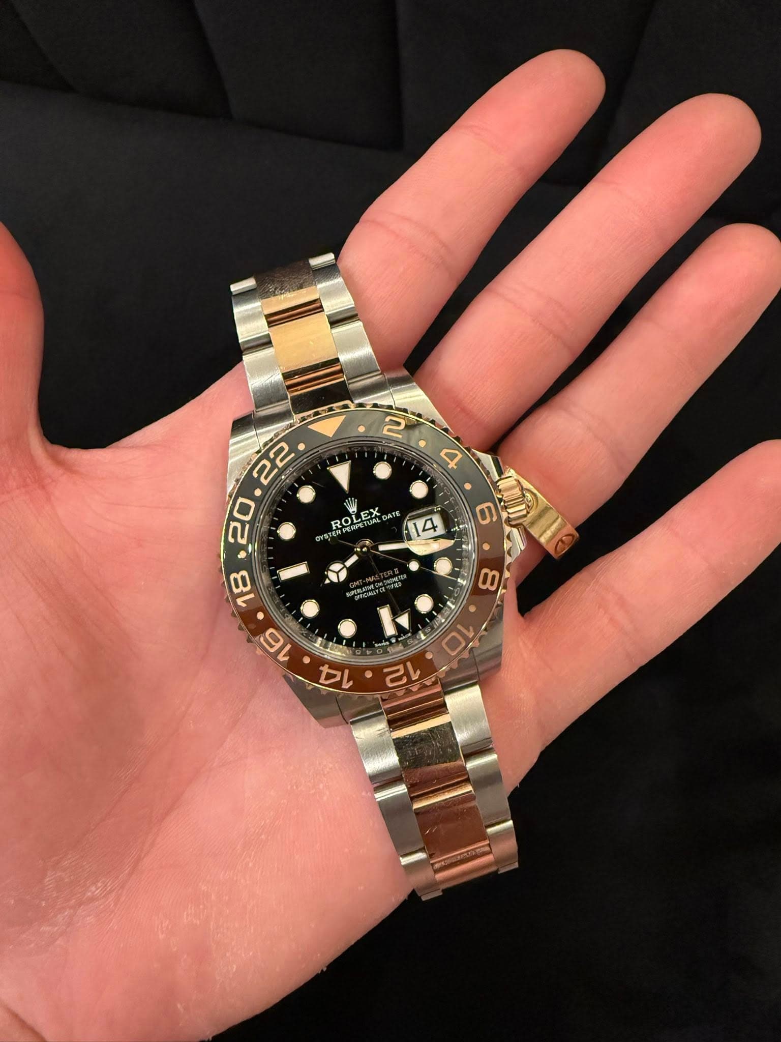 May be an image of wrist watch and text that says '2 4 • 6 ROL HOLEX ん ሕ ROLEX ውዲህ K 14 10 12'