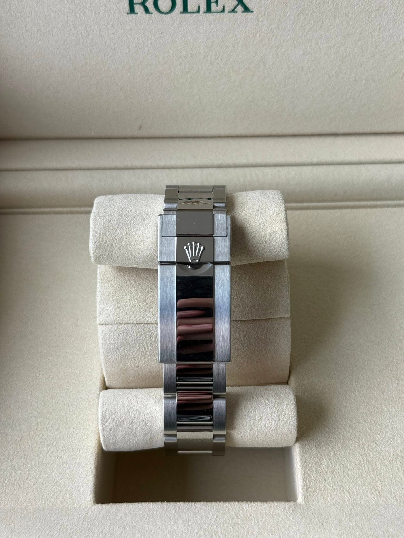 May be an image of wrist watch and text that says 'ROLDA'