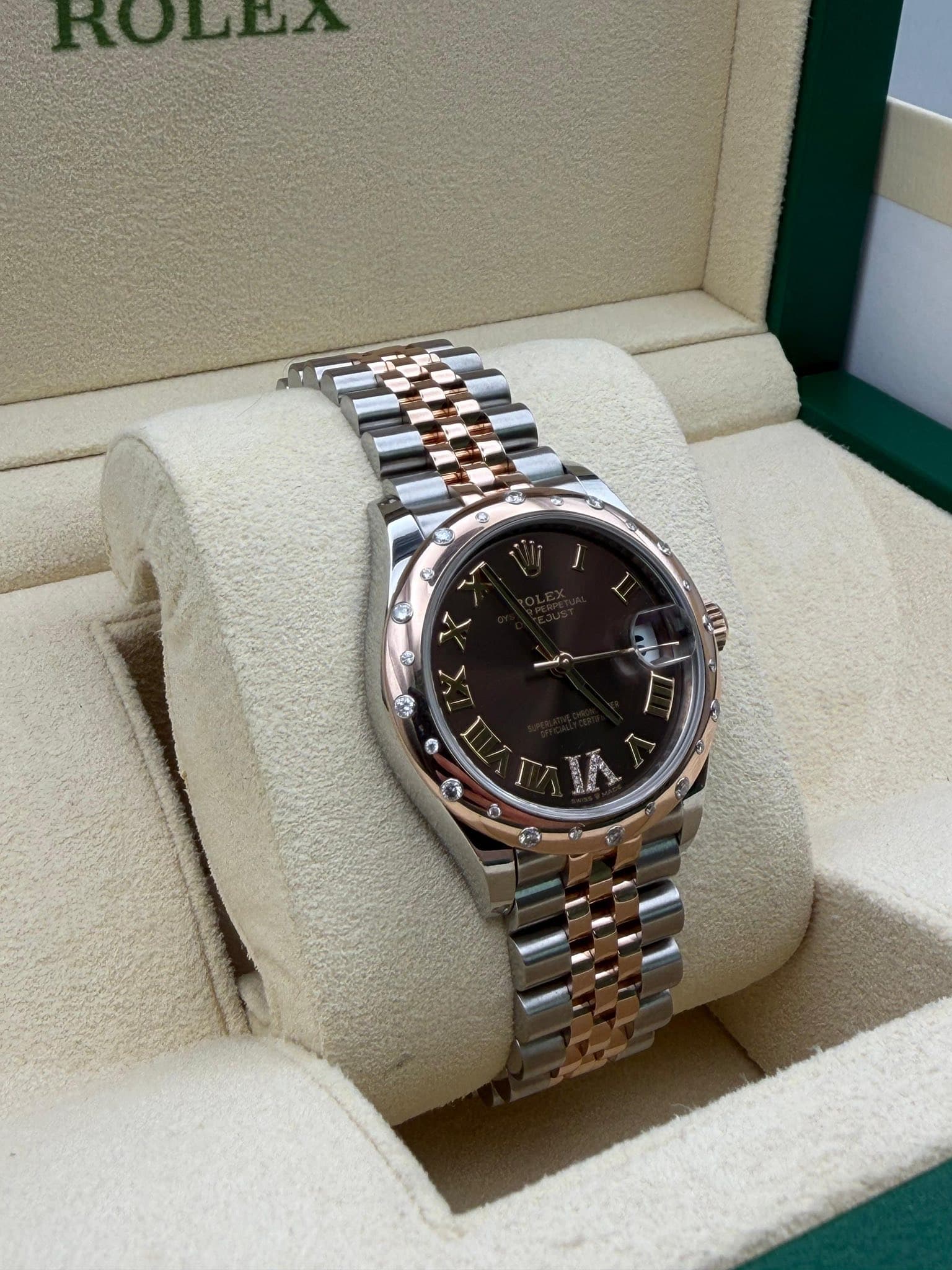 May be an image of wrist watch and text that says 'RULDA 8 02 U G'