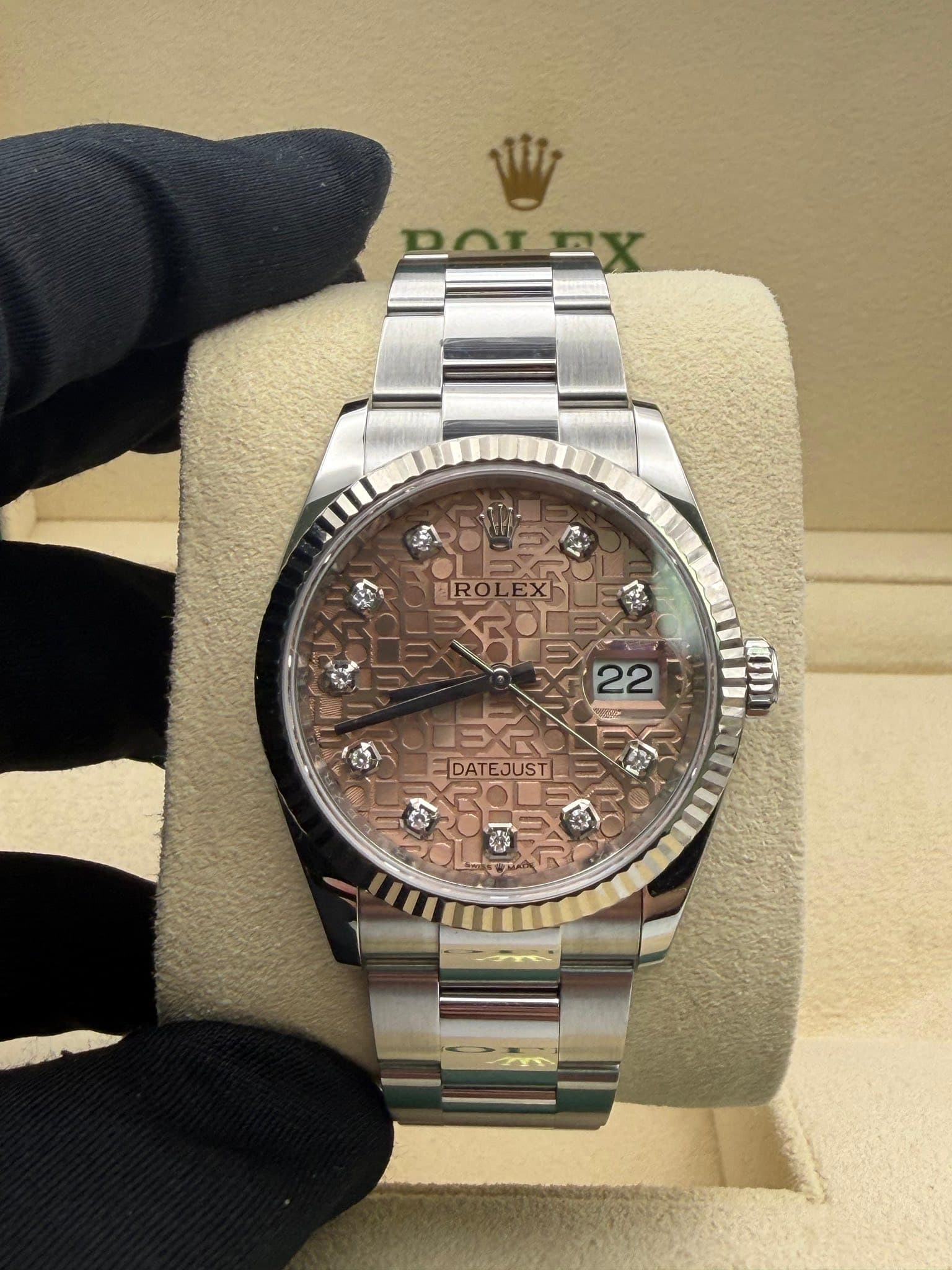 May be an image of wrist watch and text that says '117 DOT DOTEX ০्৮ज TROLEX ROLEXUER 円風 三年 餃 RO LEX OLEX 22 春 10 POLEXT DATEJUST . S 春'