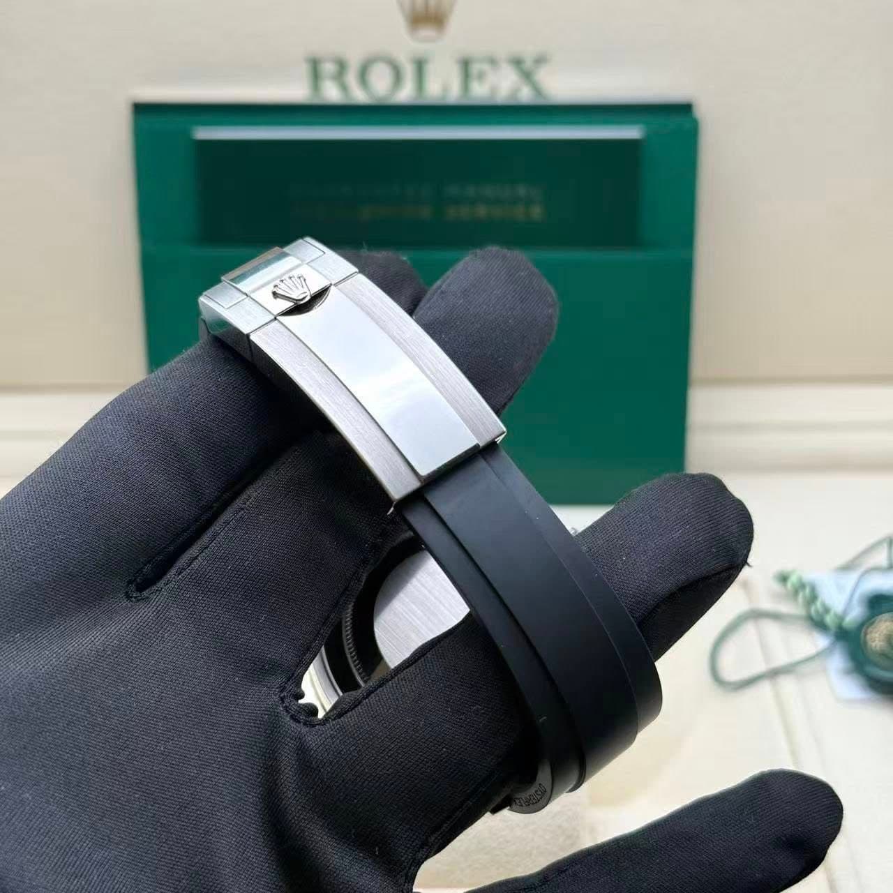 May be an image of wrist watch and text that says 'ROLEX'