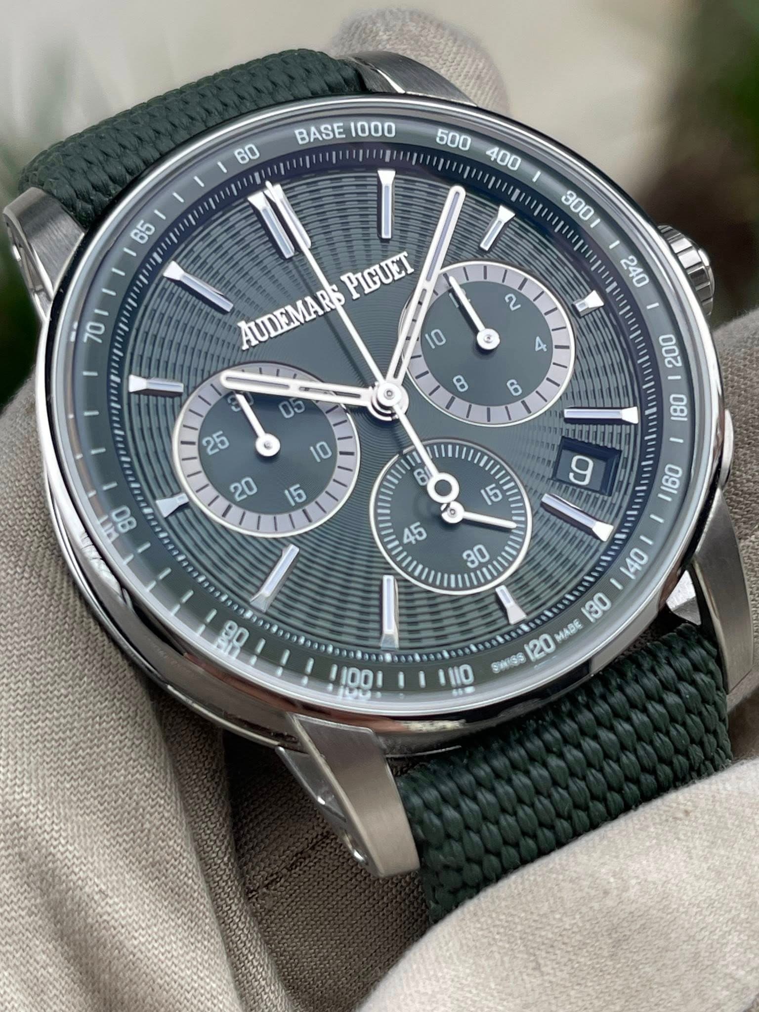 May be an image of wrist watch and text that says 'BASE1000 BASE וןי1ו PIGUET AUDEMARS 2 240 E I Bi MADE ON EwROS 120 1100 DO EP'