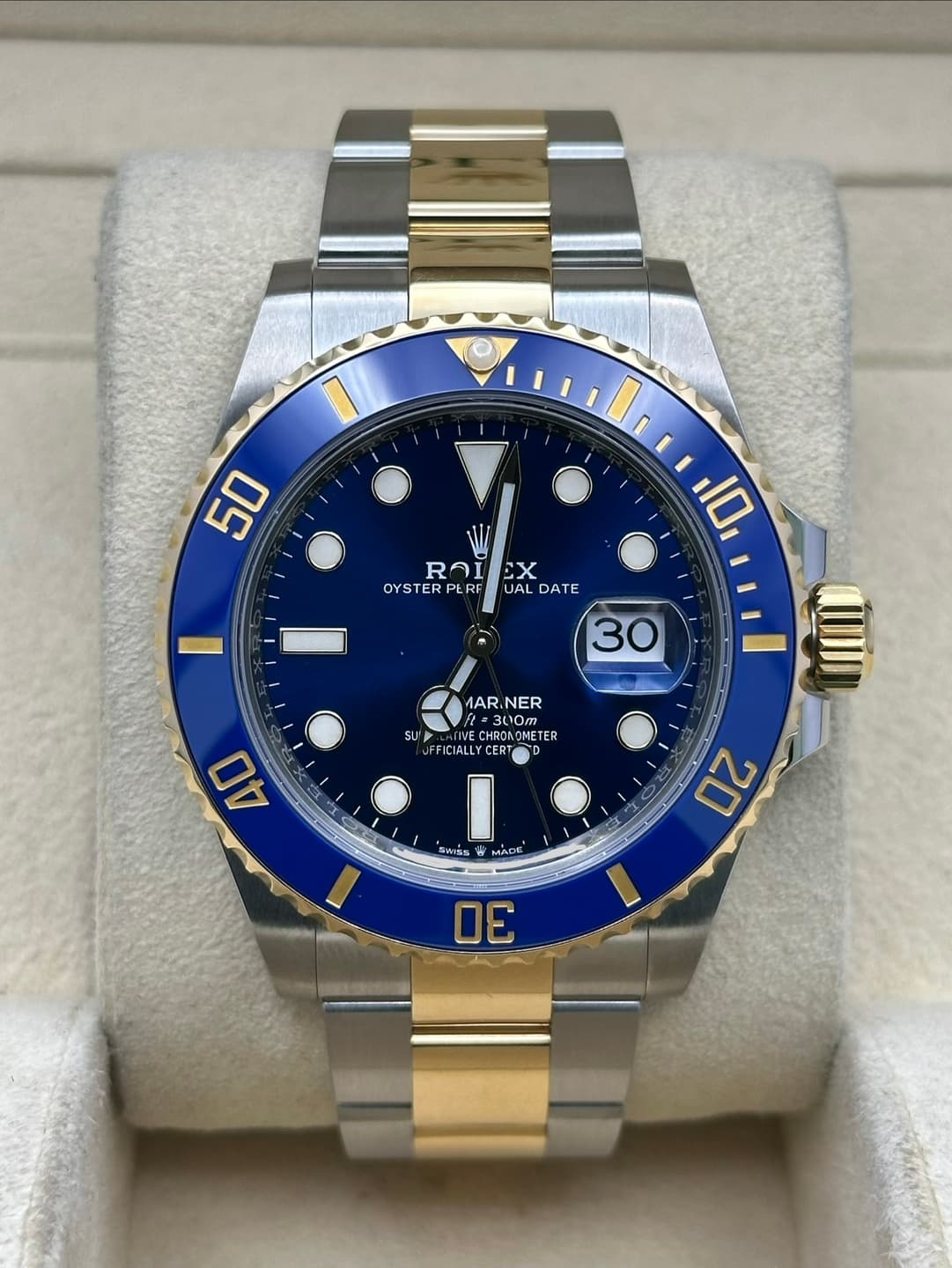 May be an image of wrist watch and text that says '50 WI RAIEX EX RAI OYSTER PERF PE UAL DATE 10 30 SU MARNER MAR NER =300m 300m HROROMET TER ER FICIALLY 40 SWISS MADE 20 30'