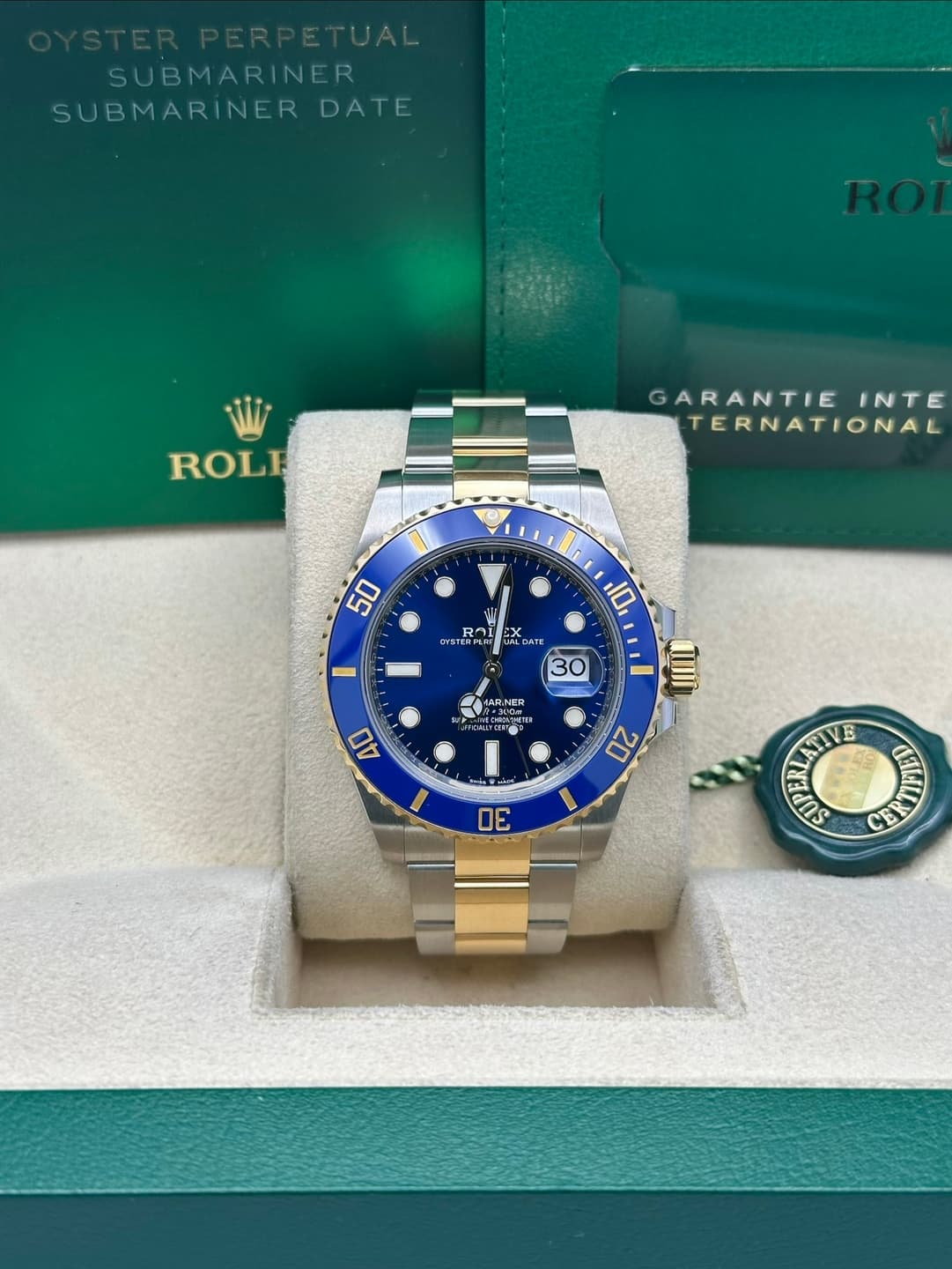 May be an image of wrist watch and text that says 'SUBMARINER SUBMARINER SUBMARINERDATE DATE ROLE GARANTIE INTE TERNATIONAL 50 H RML n1 PS ムス 2X OYSTE STERPLA M MLOA ATE ATE 30 10…