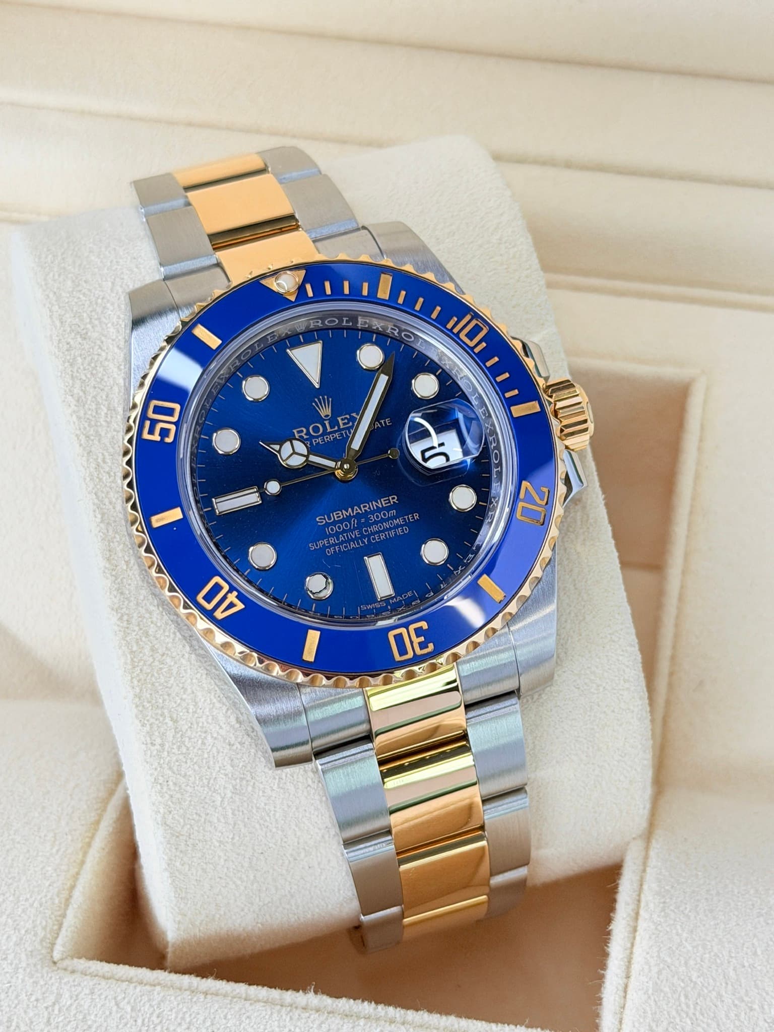 May be an image of wrist watch and text that says 'ROLEXRO EXRO ΙΟι 50 ROL I ம் 2 RO L 20 SUBMARINER =300 UAMONETER 1000 ATNE oof= 40 30'
