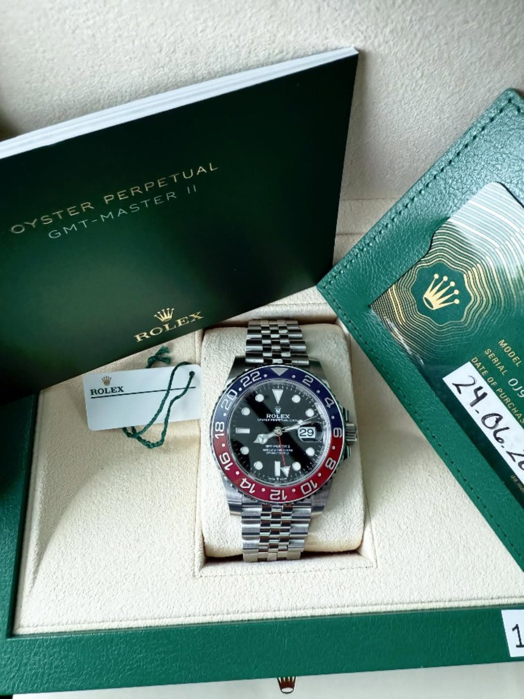 May be an image of wrist watch and text that says 'UAL W ROLEX ROLEX I PEENADE ROME OLEX DATEOF 019 DAT SERIAL SERIAL CRIAL MODEL 0ሬ 29 まい. 8 己 10 1'