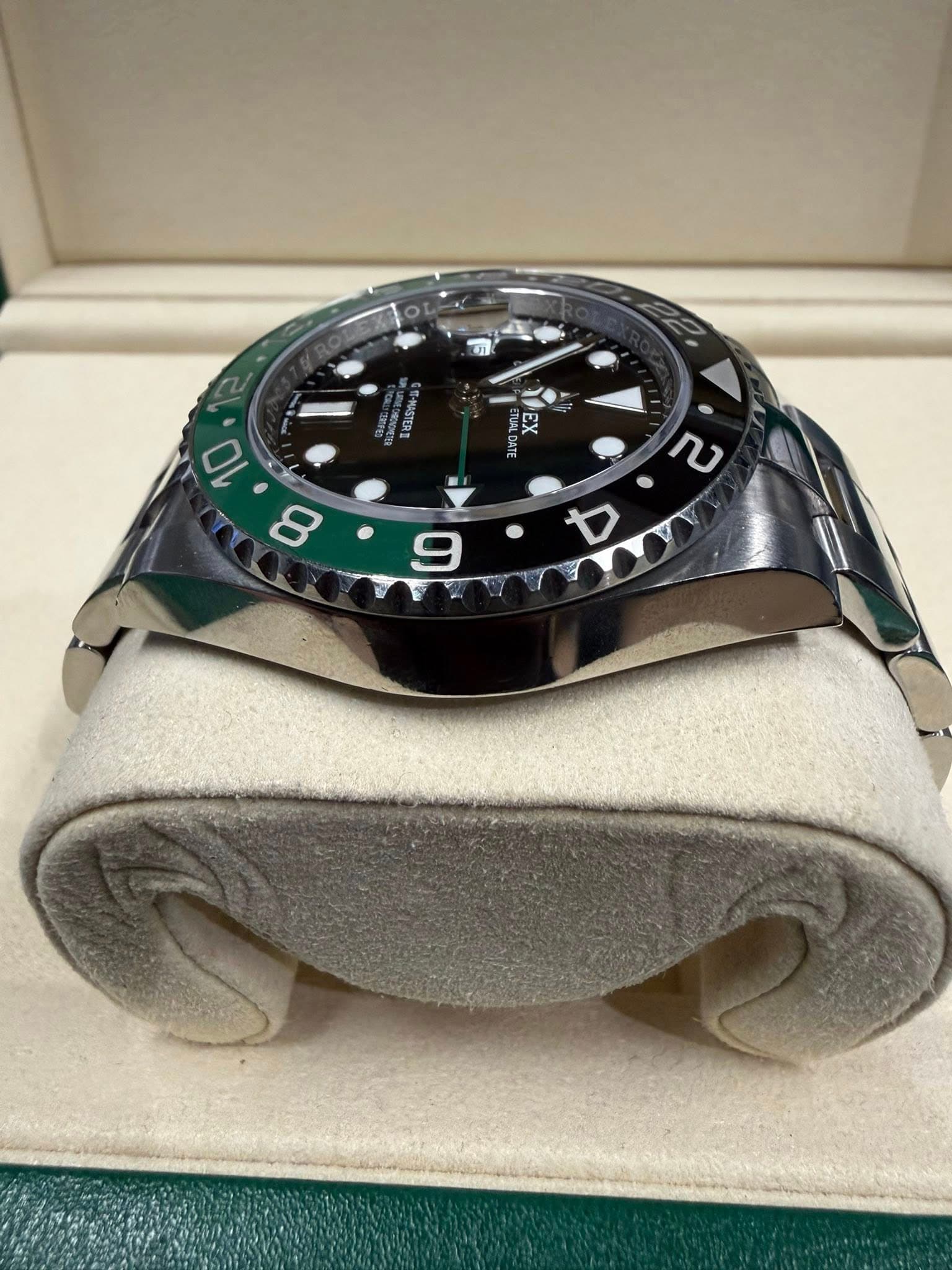 May be an image of wrist watch and text that says 'DARE UA EX X3 N 10 0 م 4 9'