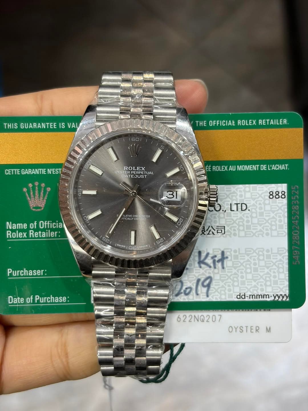 May be an image of wrist watch and text that says 'THIS GUARANTEE IS VAL G0 M းသ し子 THE OFFICIAL ROLEX THEOFFICIAŁROLEXRETAILER. RETAILER. CETTE GARANTIE N'EST ROL ROLEX LEX LEX…