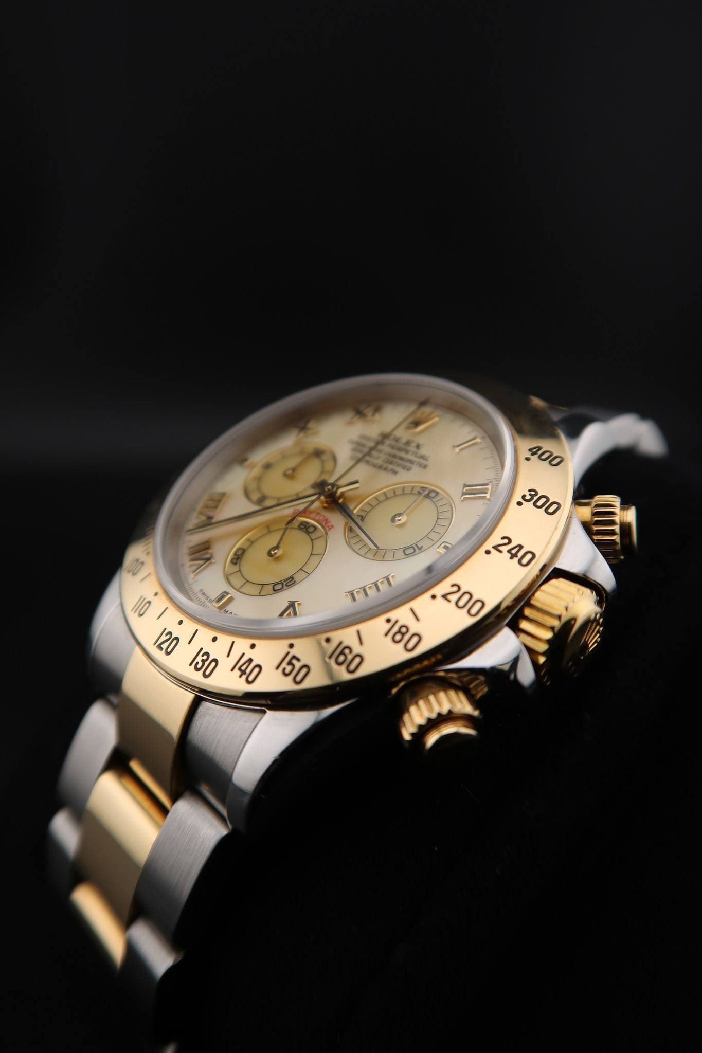 May be an image of wrist watch and text that says '0 ب TTTT แด่/ค140 140 i50 160 180'