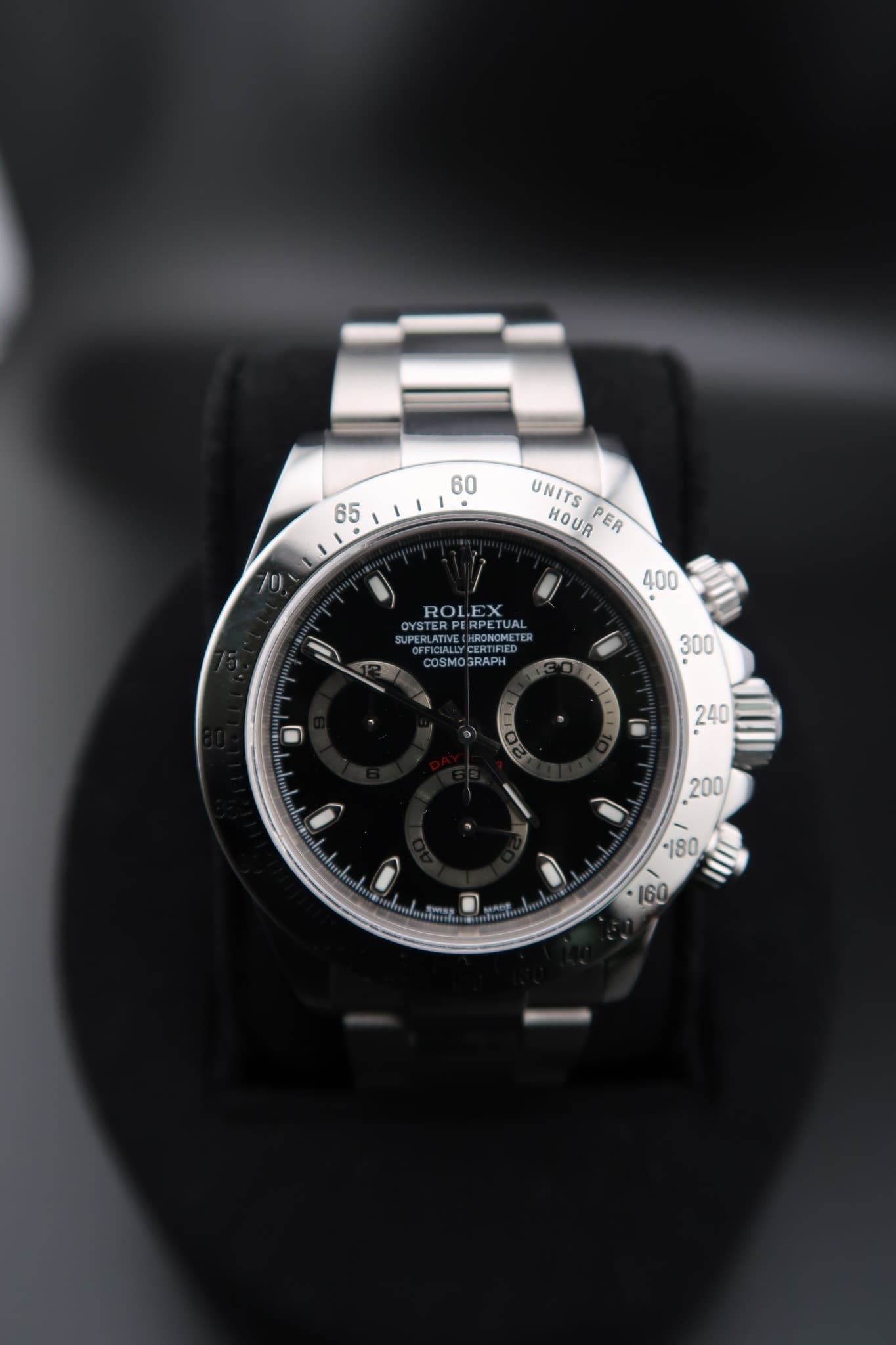 May be an image of wrist watch and text that says '60 65 UNITS HOUR PER U 400 ROLEX ROL.I OYSTER STERPERPETUAL PERPETUAL SICIALL SPCRLT CERTIFIED CERTIFIED HRONCMETE KHOn COSMO…
