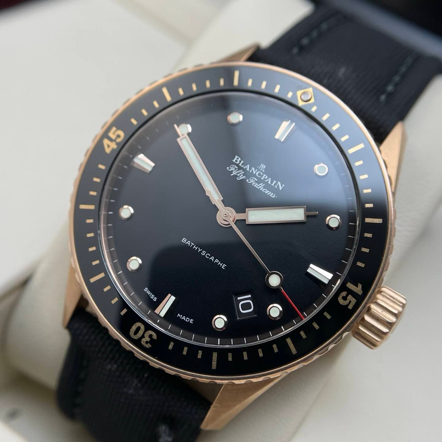 May be an image of wrist watch and text that says '45 FALuGPAIN Fiflly BLANCPAIN NCPA ANCPAIN Falhoms BATHYSCAPHE BATHYSCAPHE BAT YS PHE 1 SWISS MADE 10 O'
