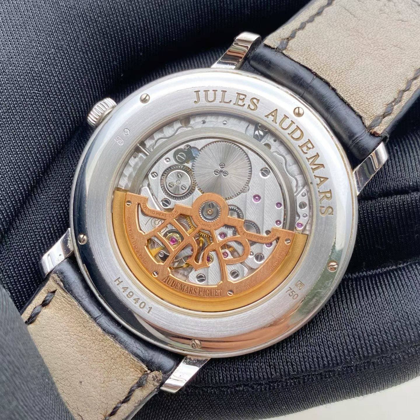 May be an image of wrist watch and text that says '유음한 D JULES ES AUDEM AUDEMARS O 2s 00 AUD E MARS G M49401 AUDMMARSHICTEN MARSPICIM 750 76'