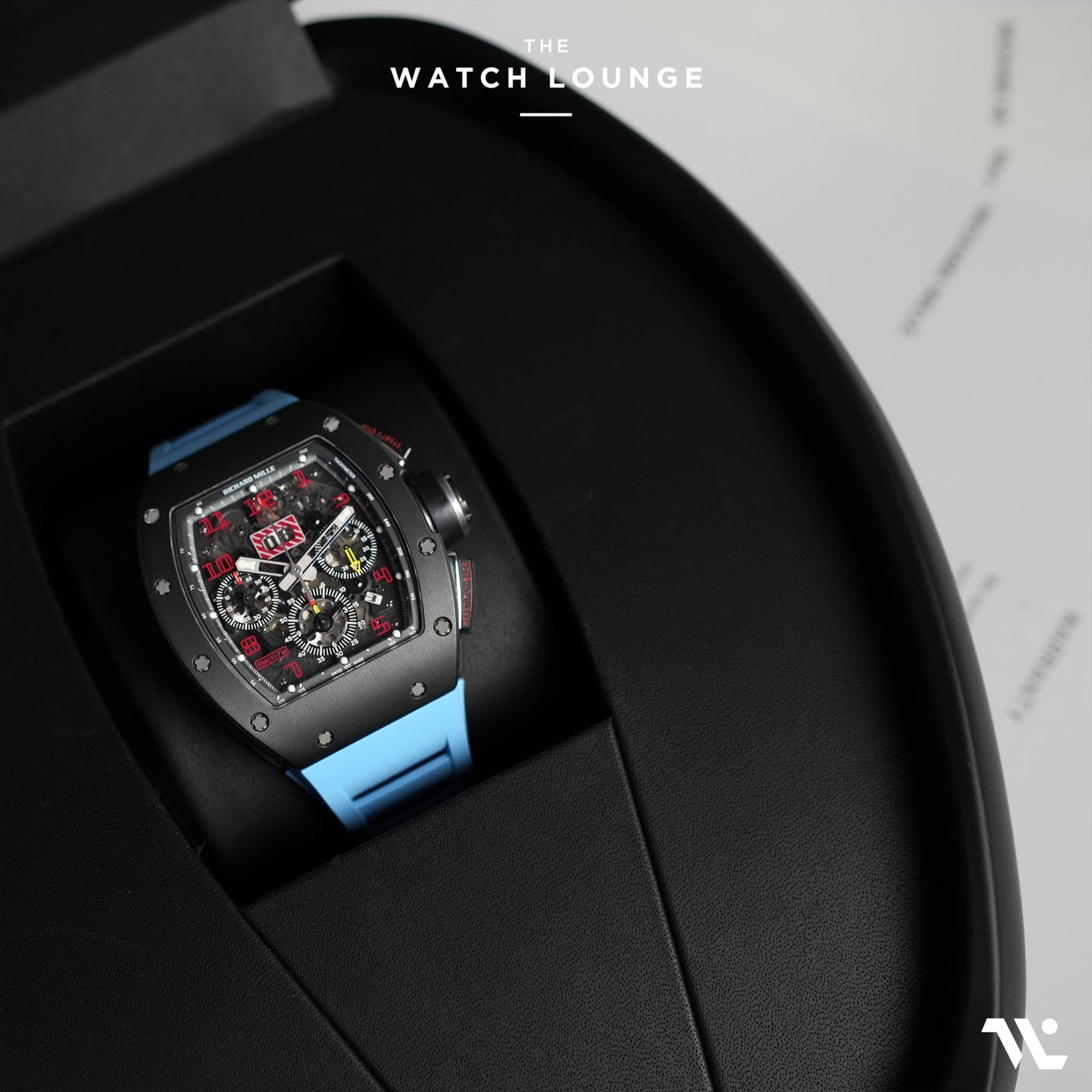 May be an image of digital watch and text that says 'WATCHLOUNGE WATCHLOUNGE WATCH LOUNGE THE ጌ'