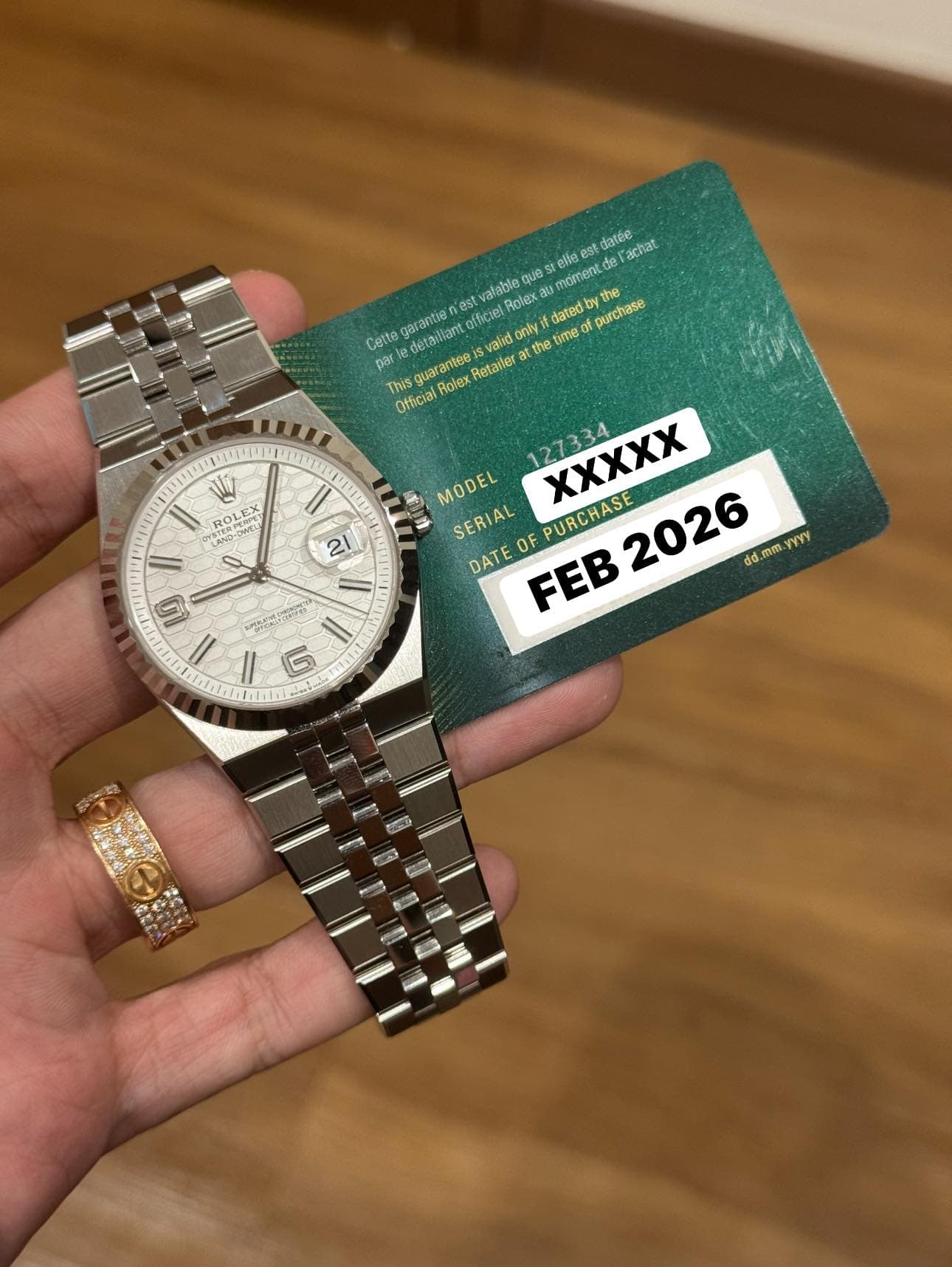 May be an image of wrist watch and text that says 'elle est datée achat valable HoleX dated e noment the Cette garantie gelanlant vald alid etaillant n'est Mitciet onpyH time Dat…