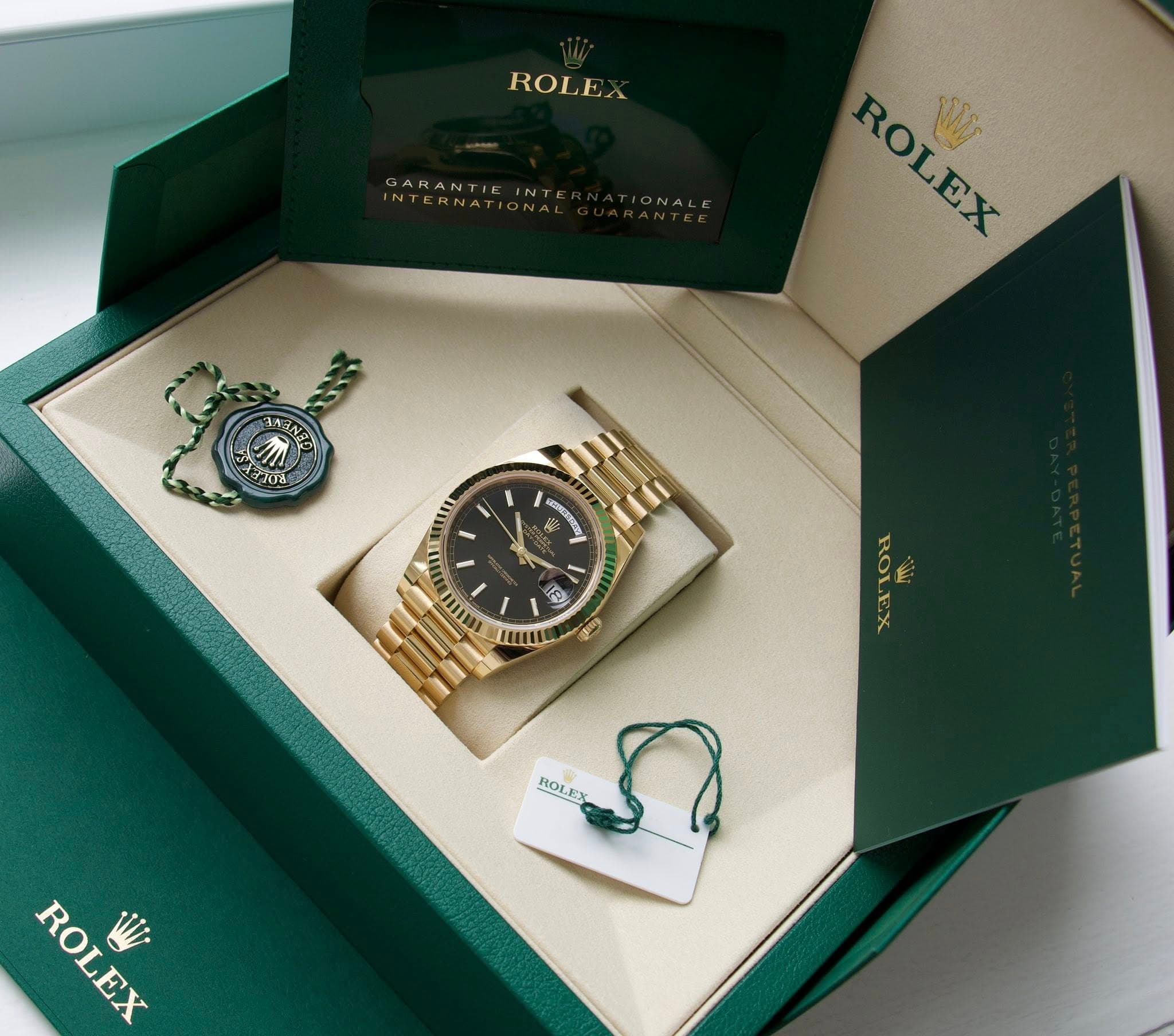 May be an image of wrist watch and text that says 'ROLEX NTERNAT ARANTIE GARANTIEINT INT ROLEX LDX V ROLESK EX HENE 708 ك នះះ SREEX 8 TUILO ROI ROLEX ROLEX ROLET И'