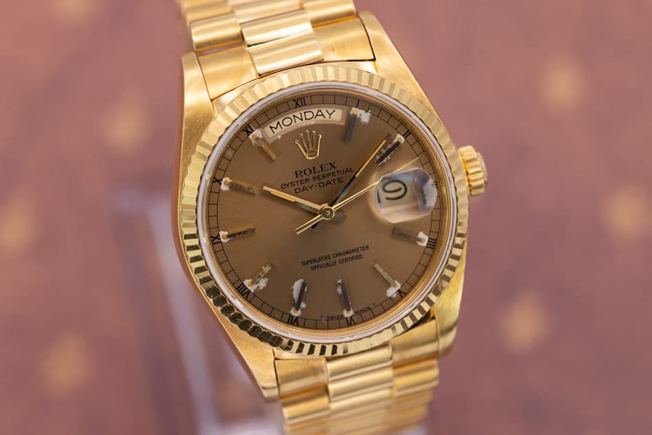 May be an image of wrist watch and text that says 'MONDAY MONDAY P S din'