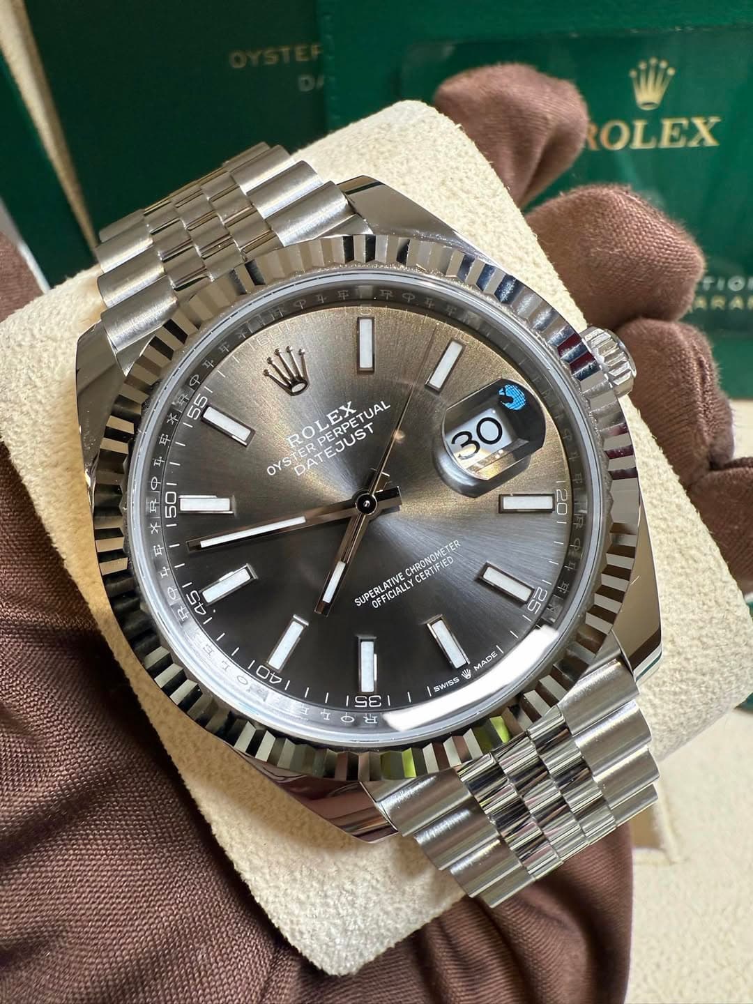 May be an image of wrist watch and text that says 'ROLEX 자 p l 法 55 물산 다 ዋ 不民护 CT 50 其 WI I I TERPERPE DATEJUST تاس OLEX 黑 PERPETUAL EX UAL OYSTE TERPERPE 30 愛野 だま 20 5 45…