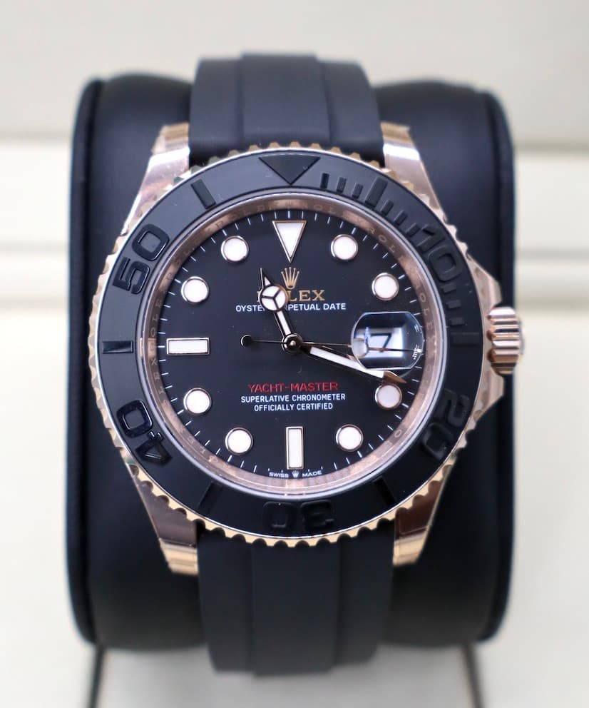 May be an image of wrist watch and text that says 'EX OYSTÉ OYSTE.PETUALDATE PETUALDATE PE PETUAL DATE 원 ัม SUPERLATIVE SUPERLATINECHRONOMETI CHRONOMETER OFFICIALLY CERTIFIED…