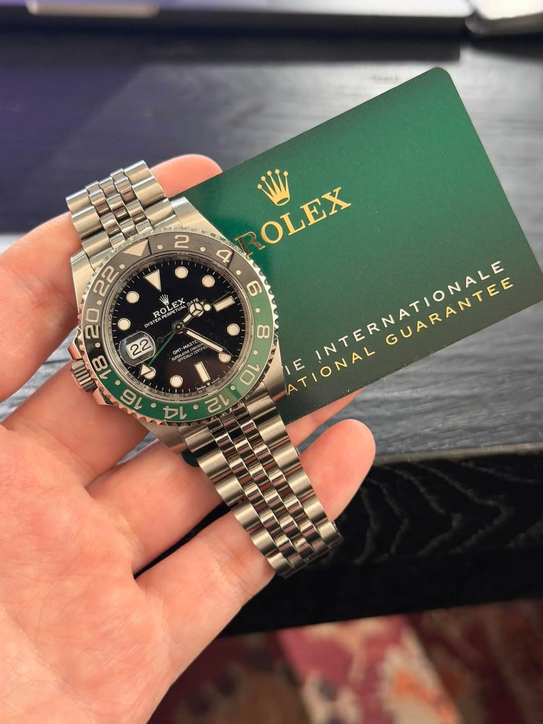 May be an image of wrist watch and text that says '2 4 6 ቨ W NTUA Ελ ROL E 한이 GoO ምችኑ ス OLEX 8 QUARANTEE GUARANTEE ATIONAL E 10 12 14'