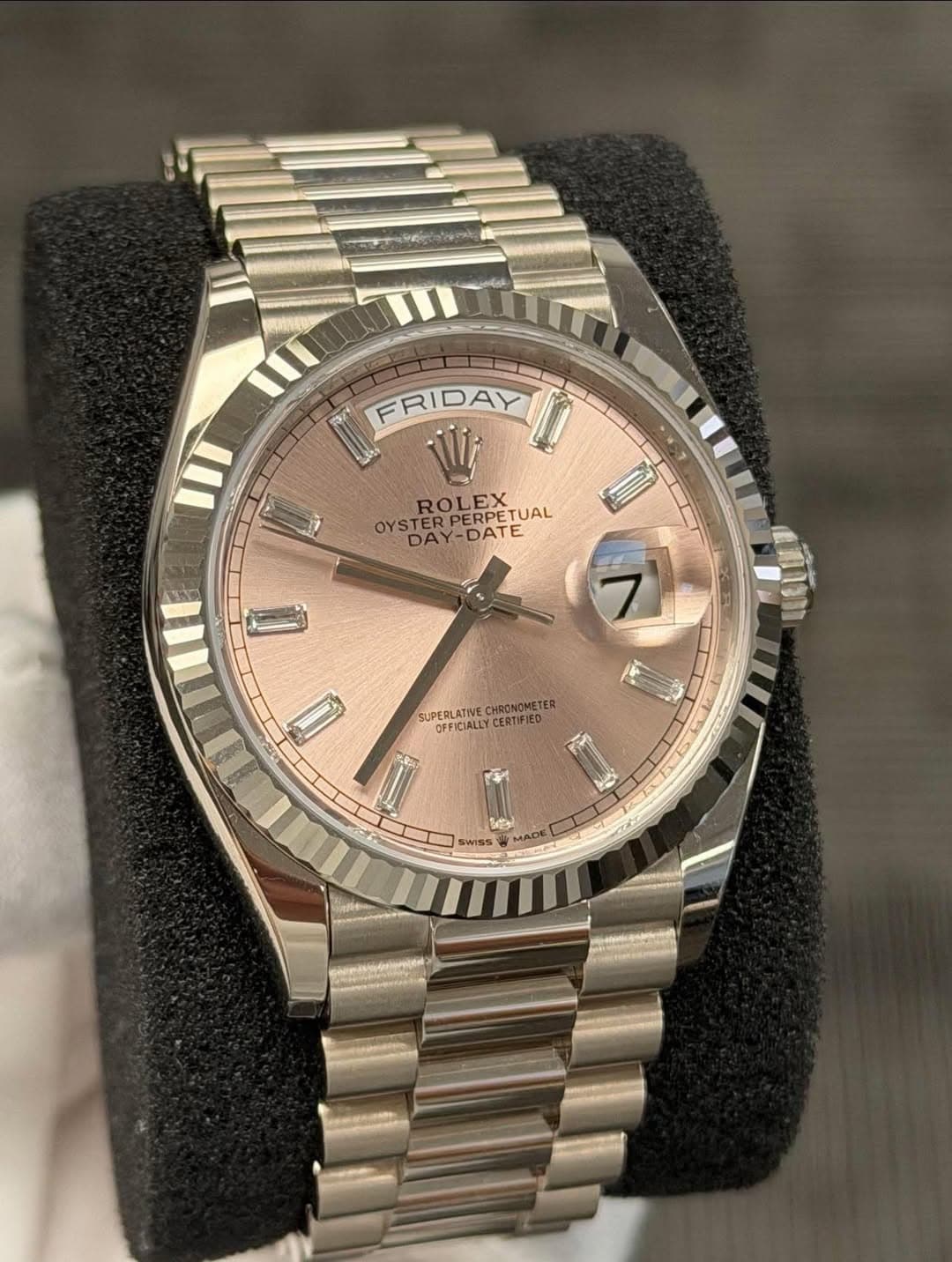 May be an image of wrist watch and text that says 'FRIDAY S زم ROLEX TUAL OYSTERF OYSTERPERPETUA OYSTER-DATE RODERPETUAL RPER OYS DAY-DATE DATE DAY 7 U SUPERLATWE OFFICIALL…