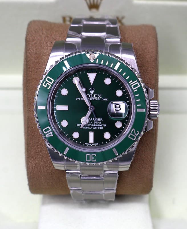 May be an image of wrist watch and text that says 'Il 50 OYST OLEX RPETUAL DATE 10 8 MARI ER SUP CHRONOMETER ΚΚΟΝΟΝΣ TER FICIALLY CERTIFIED 40 ูสิพธด สิงยุ MADE ИA MADE 30 20'