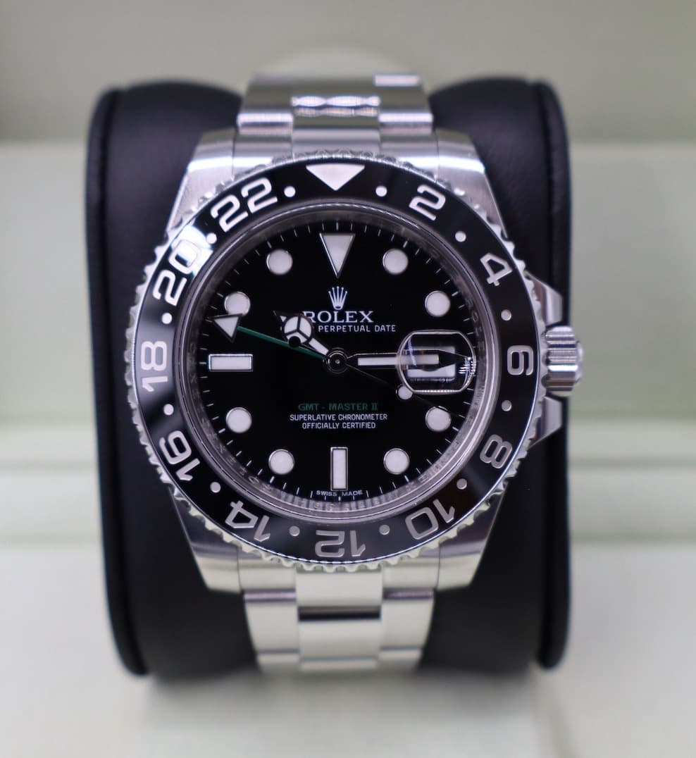 May be an image of wrist watch and text that says ' . ROLEX PERPETUAL DATE 18 U S SUPERLATIVE SUPOLEO OFFICIALLY PEBLATINECHRONONE CHRONONE OFFICIALLYCERTIFIET CERTIFIE '