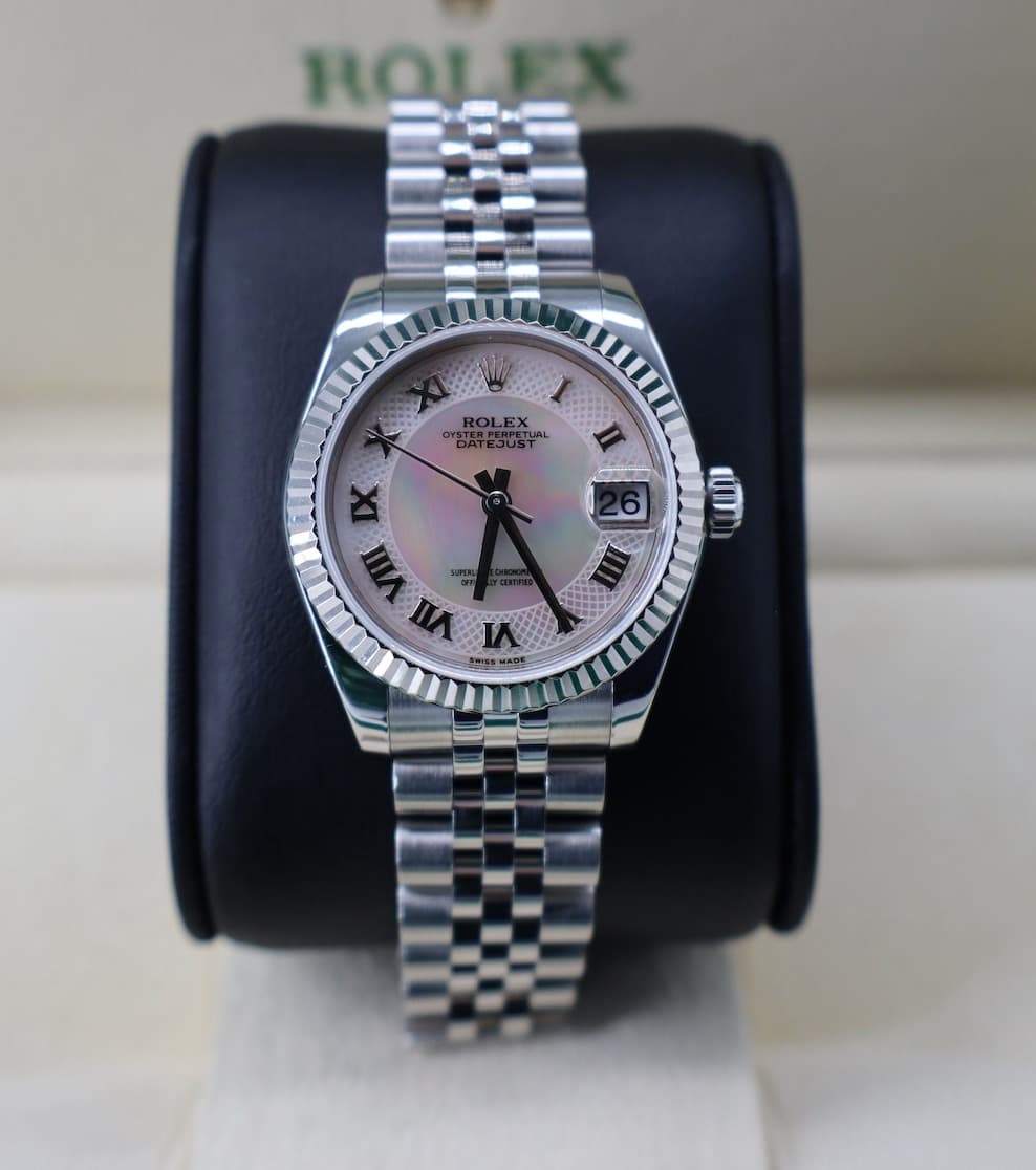 May be an image of wrist watch and text that says 'ROLEX ROL ROLEX LEX YSTERESUST n 26 เก E VII VIVII и'