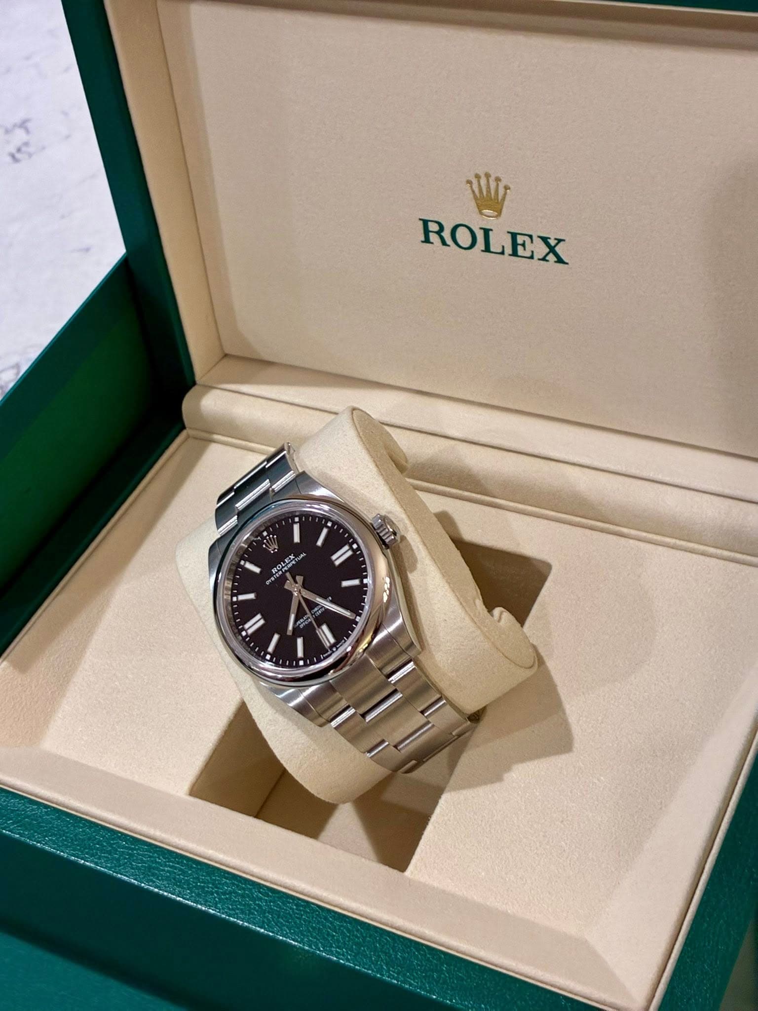 May be an image of wrist watch and text that says 'ROLEX Gilt BLEX'